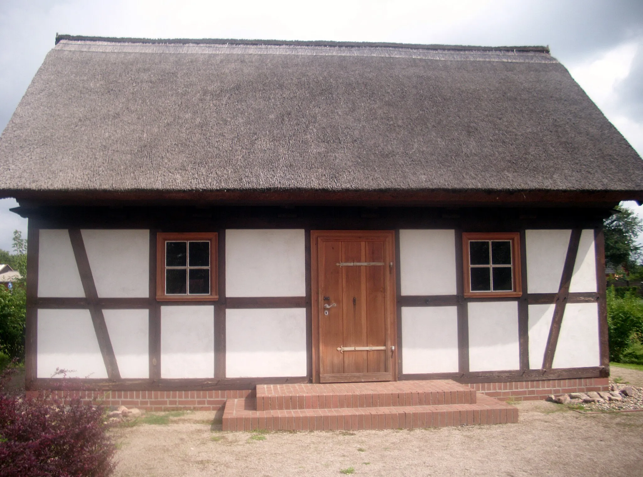 Photo showing: Nachbau des Jägerhaus in Schernsdorf, Gemeinde Siehdichum, Schlaubetal, Brandenburg