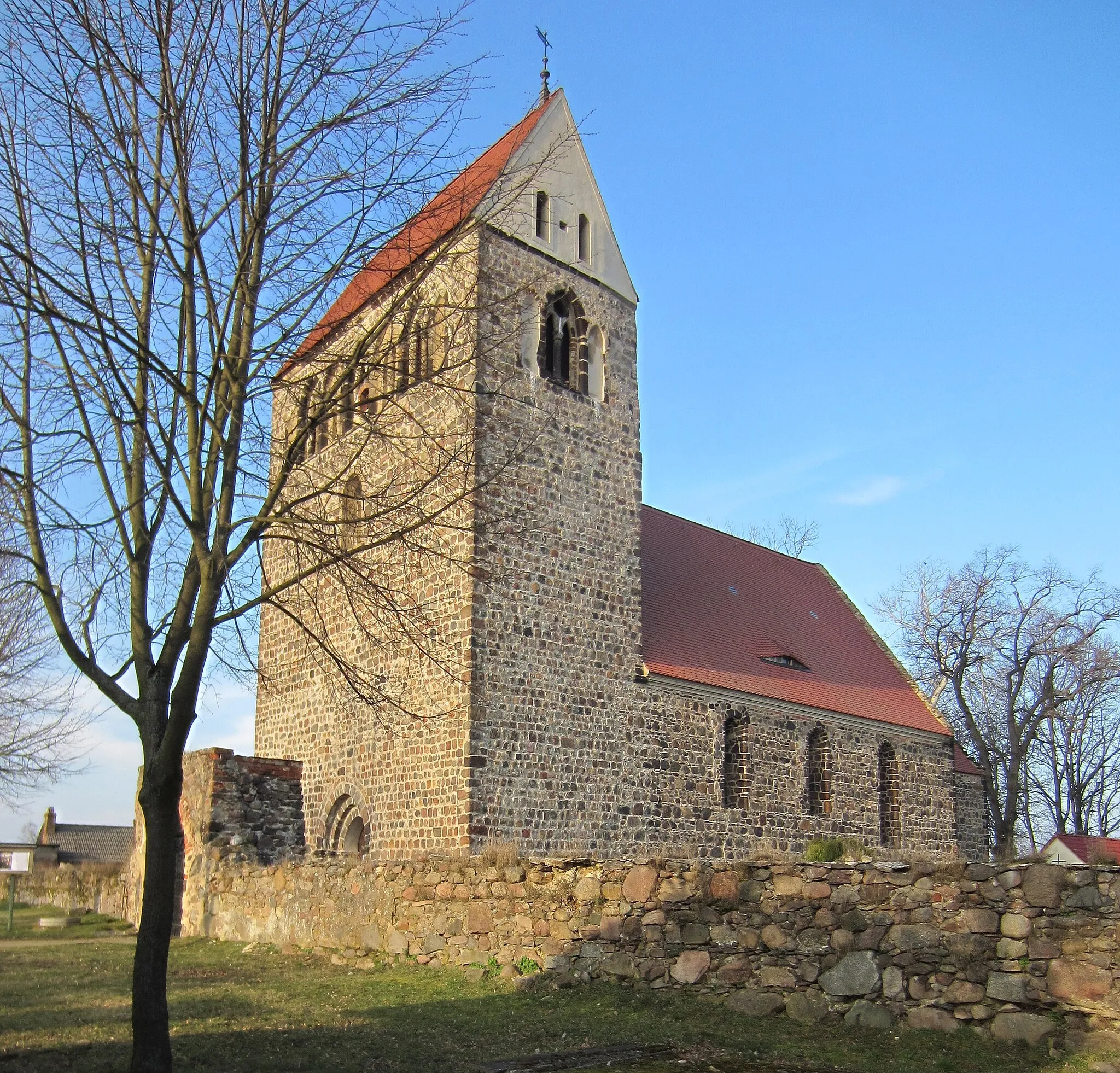 Photo showing: Riedebeck, Gemeinde Heideblick, denkmalgeschützte Dorfkirche, Ansicht von Süden