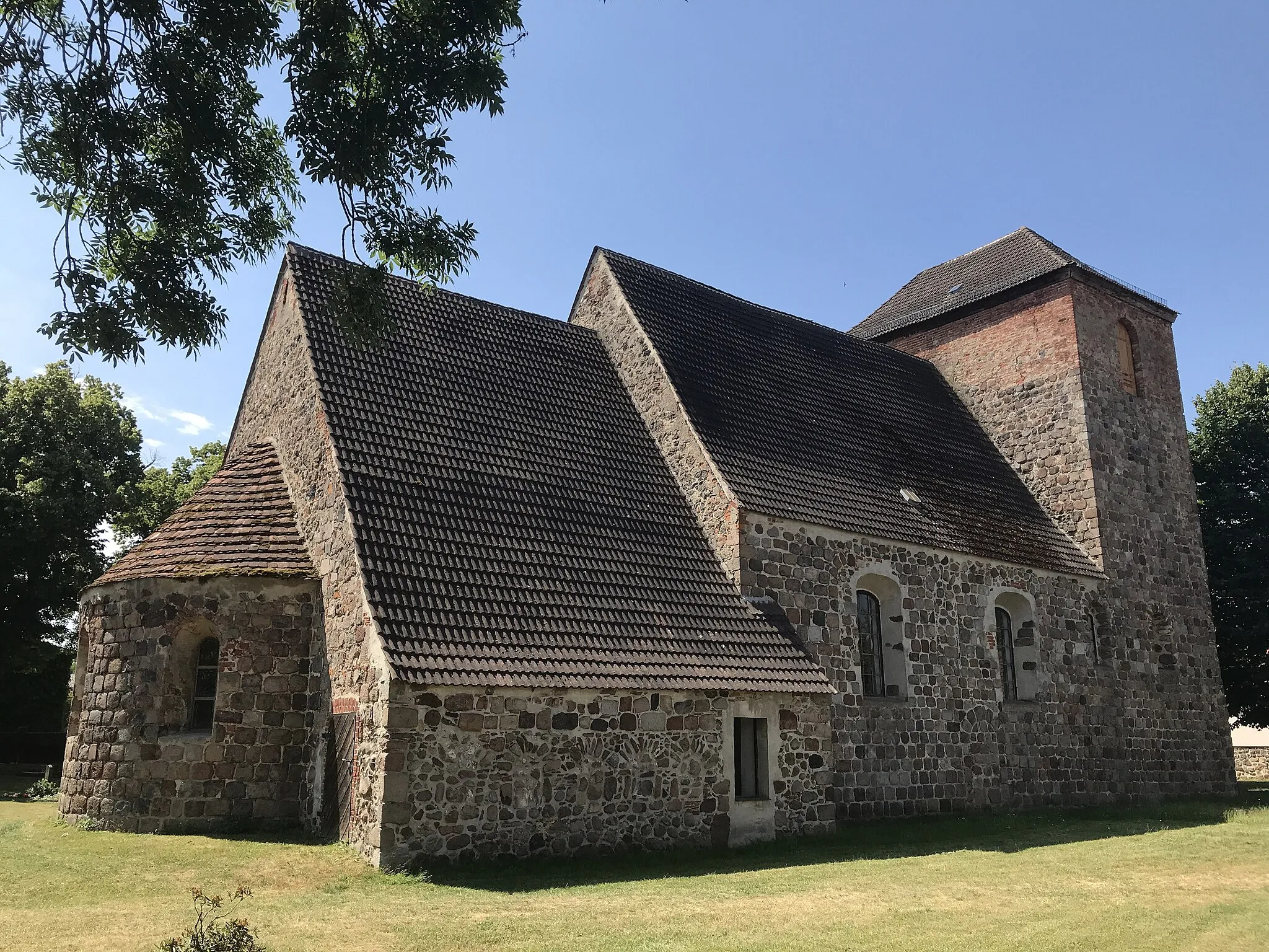 Photo showing: Die Dorfkirche Klosterdorf in Oberbarnim ist eine Feldsteinkirche aus der zweiten Hälfte des 13. Jahrhunderts im Landkreis Märkisch-Oderland im Land Brandenburg.