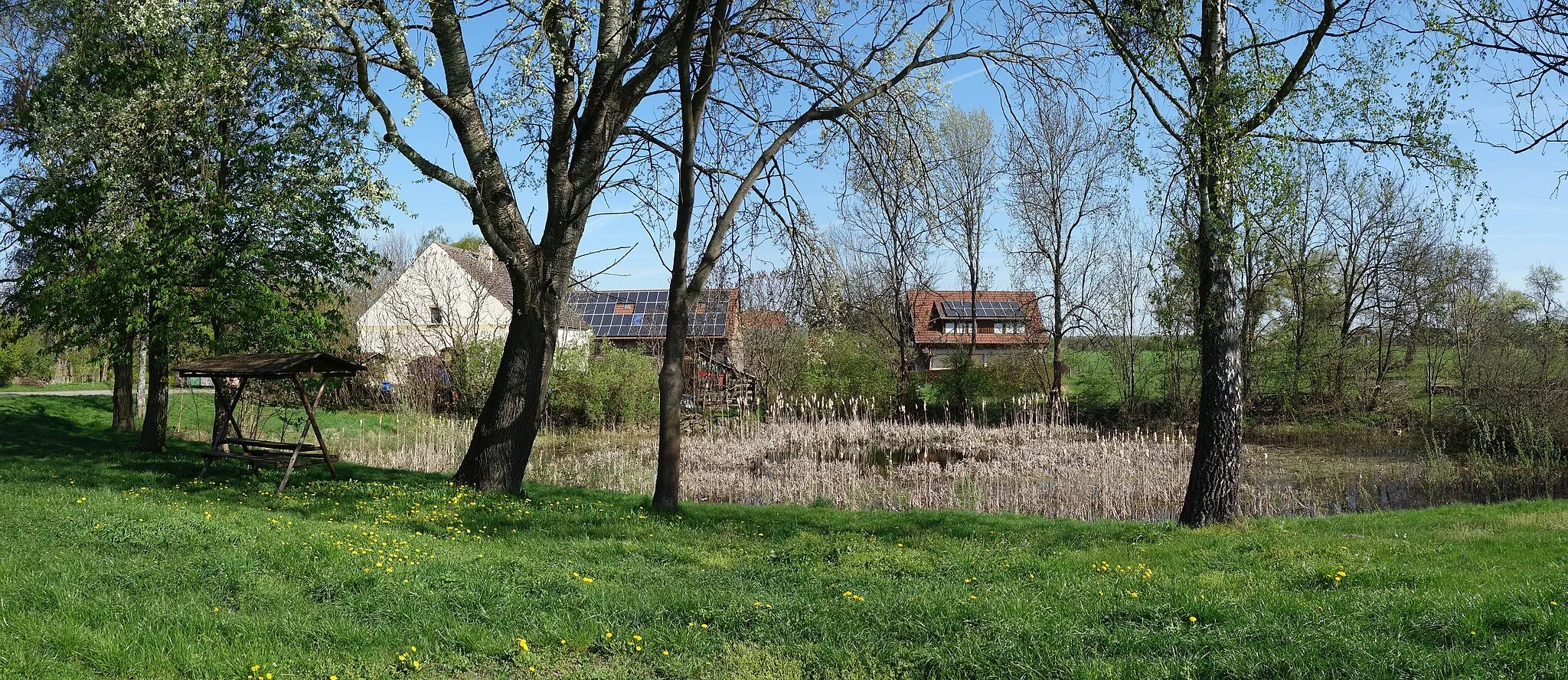 Photo showing: Village pond in Gersdorf , Falkenberg municipality, Märkisch-Oderland district, Brandenburg state, Germany