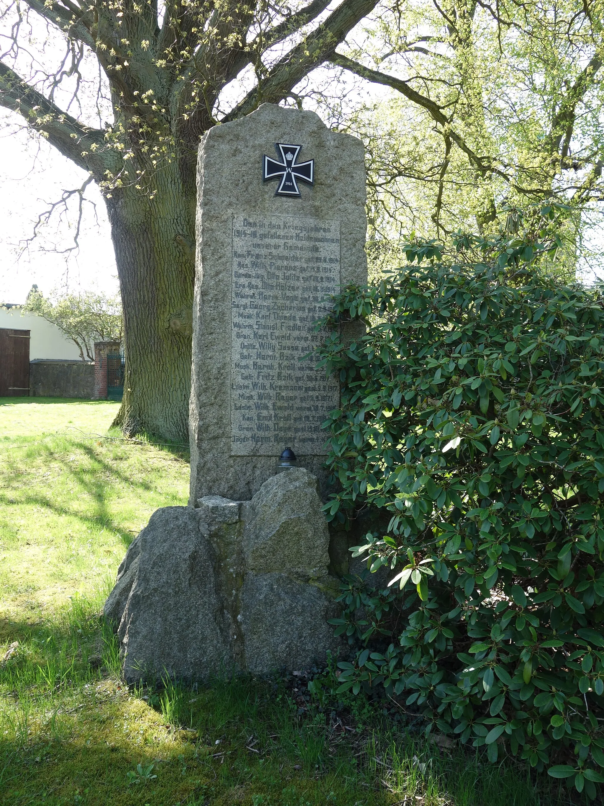 Photo showing: World War I memorial in Gersdorf , Falkenberg municipality, Märkisch-Oderland district, Brandenburg state, Germany