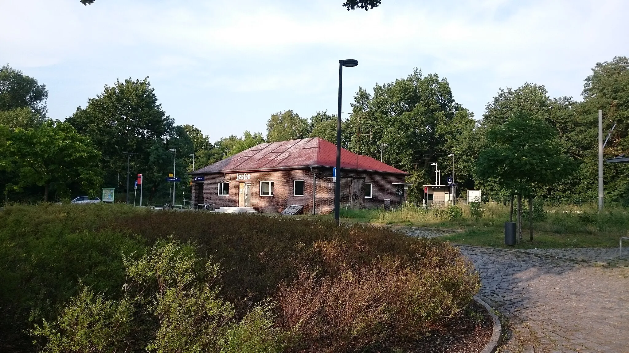 Photo showing: Train station Zeesen near Koenigs Wusterhausen in August 2015.