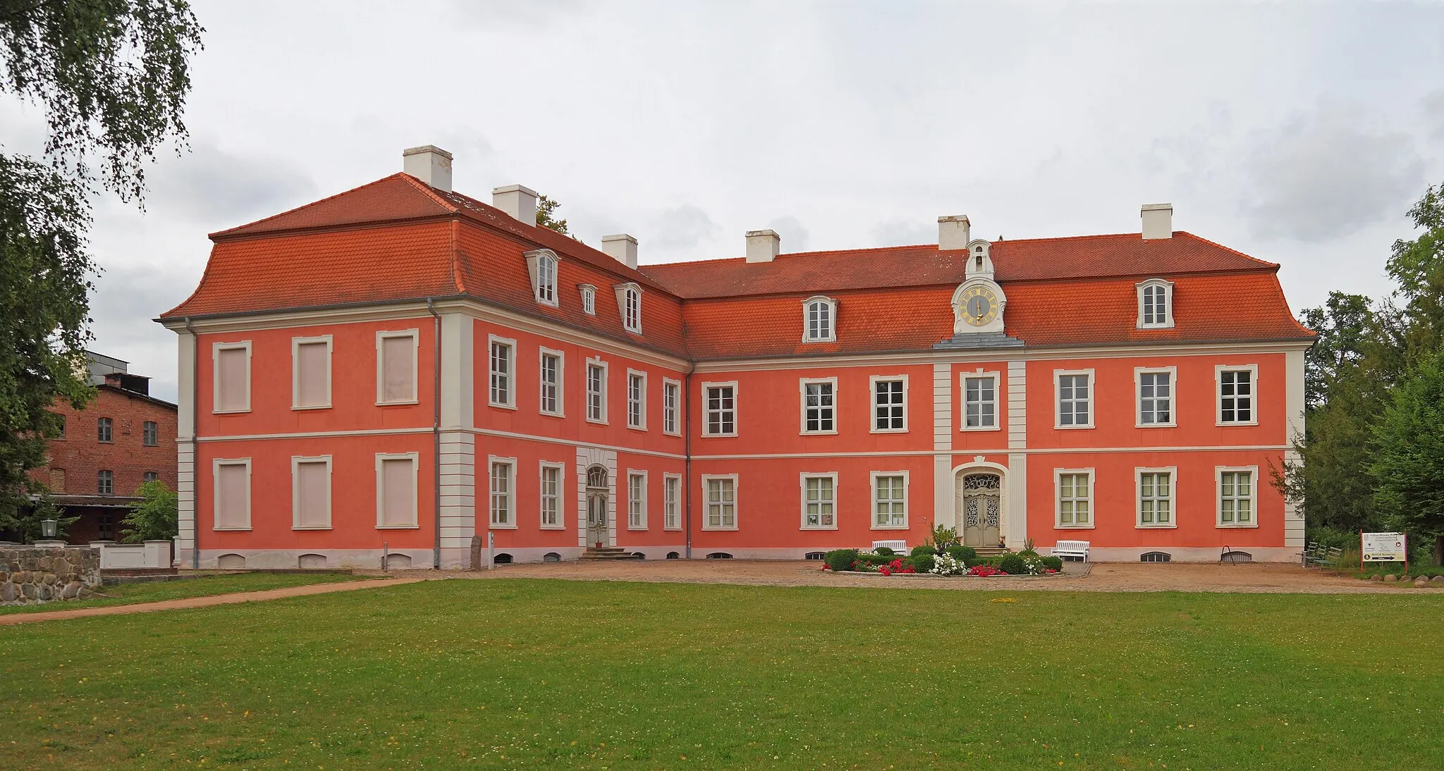 Photo showing: Wolfshagen Manor in Groß Pankow, Brandenburg, Germany