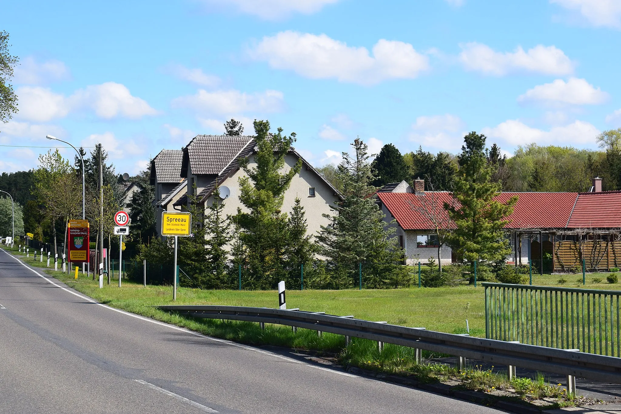 Photo showing: Südlicher Ortseingang von Spreeau, Grünheide (Mark), Brandenburg.