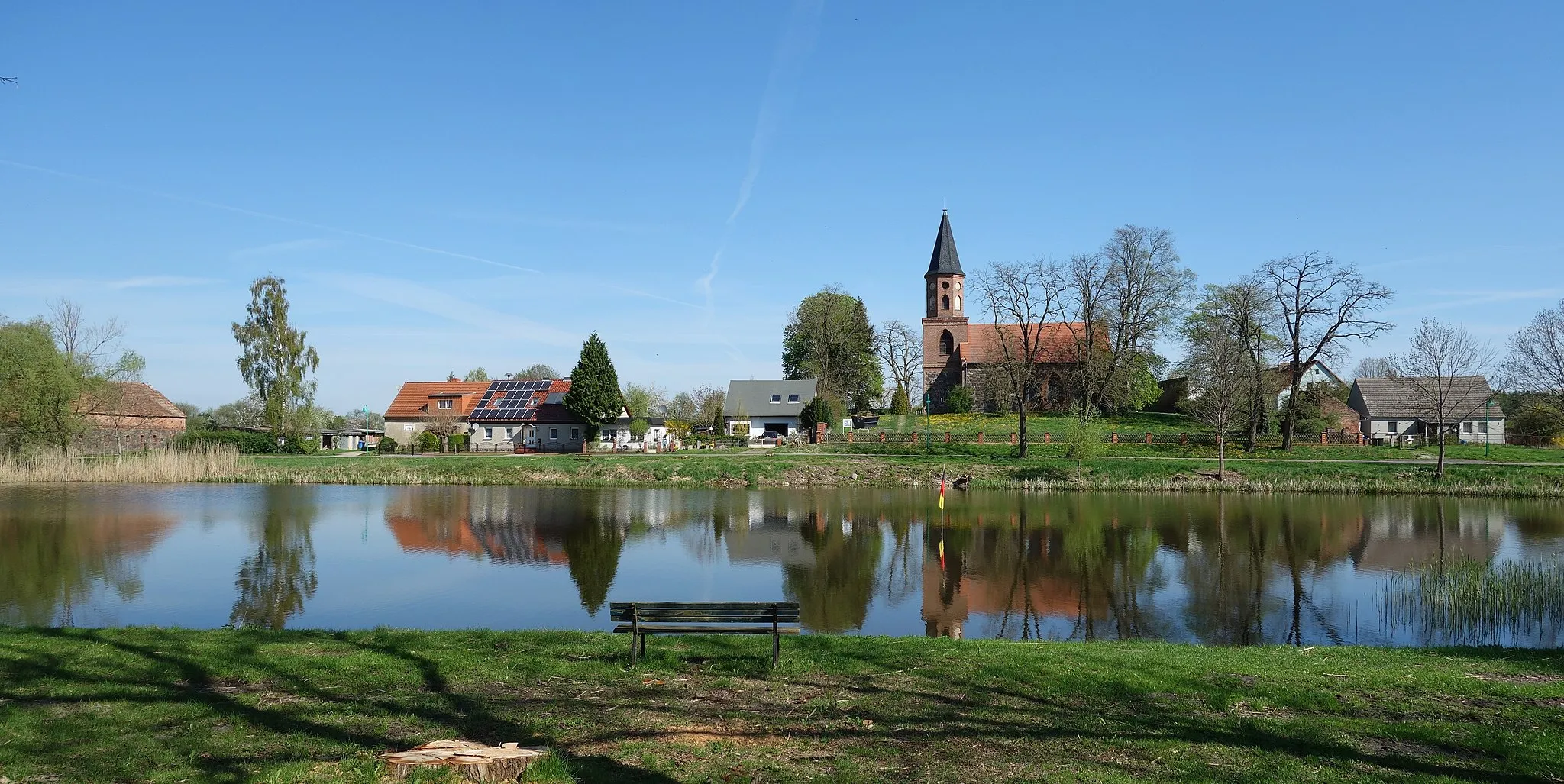 Photo showing: Village pond in Dannenberg/Mark , Falkenberg (Mark) municipality, Märkisch-Oderland district, Brandenburg state, Germany