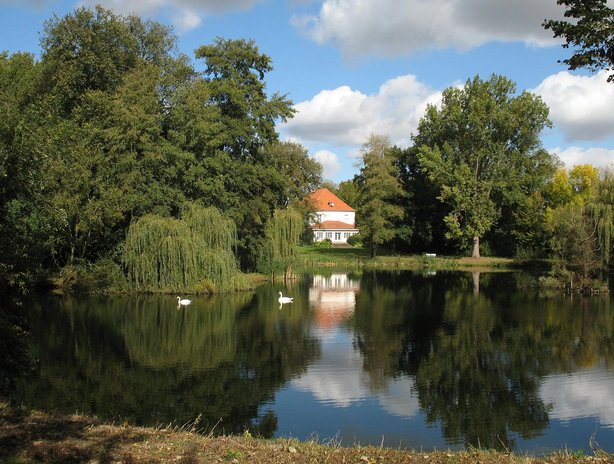 Photo showing: Park and manor house in Möglin in Brandenburg, Germany