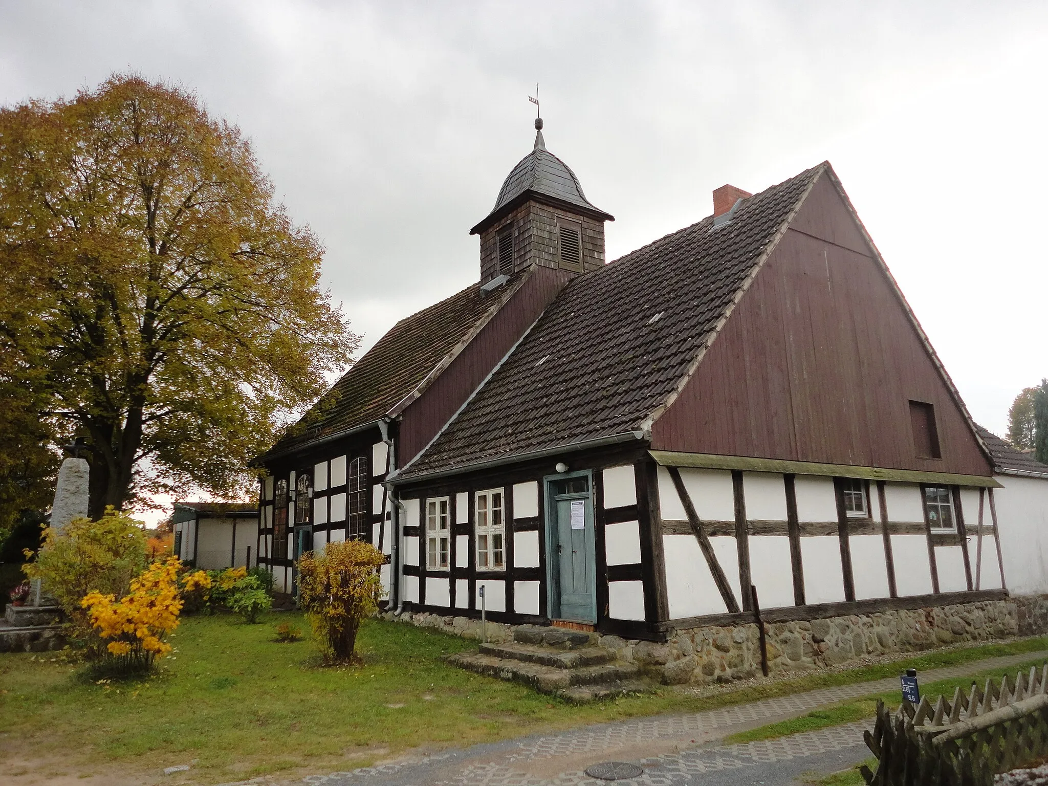Photo showing: North-eastern view of Marienthal church, city of Zehdenick, Oberhavel district, Brandenburg state, Germany