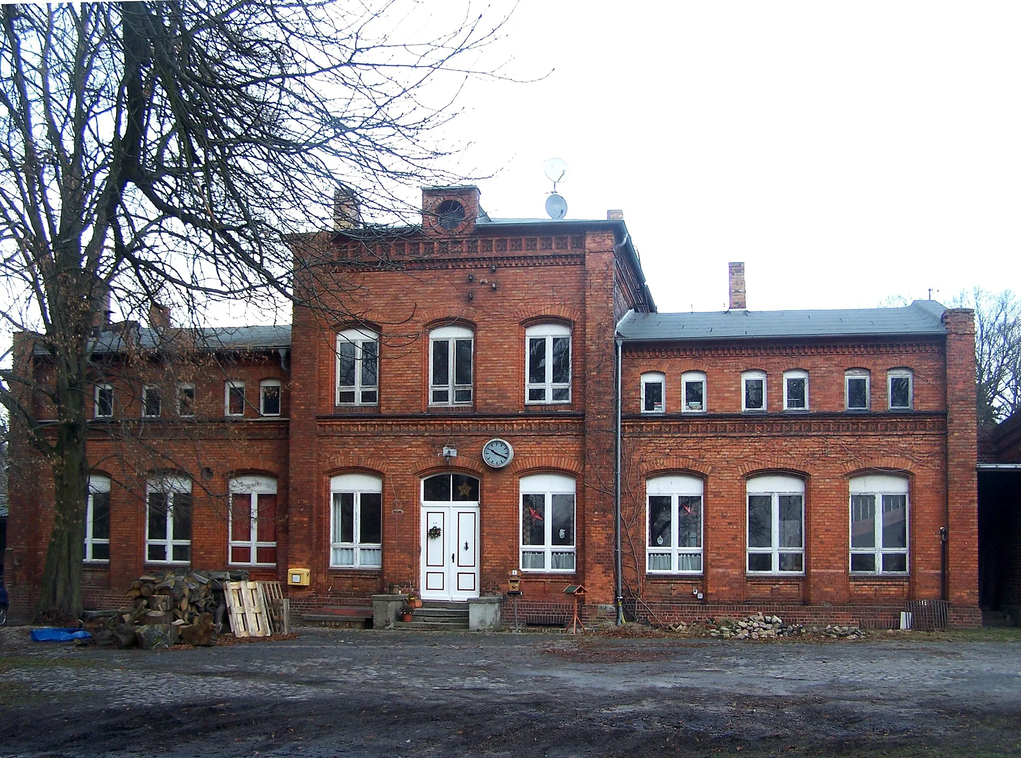 Photo showing: Bahnhofsgebäude Groß Behnitz.