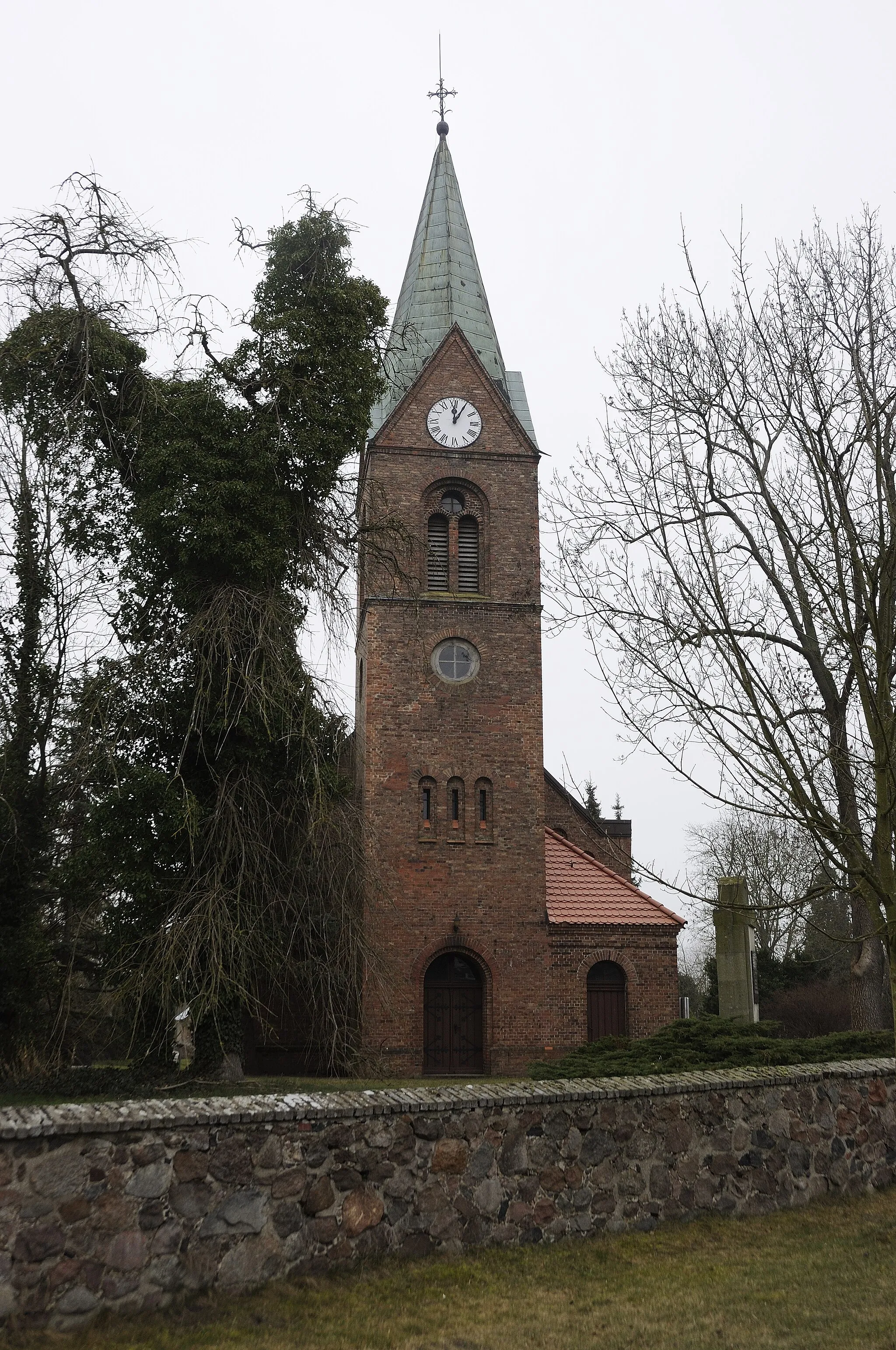 Photo showing: Cultural monument church with church wall in Steinhöfel-Behlendorf, number 09115203.