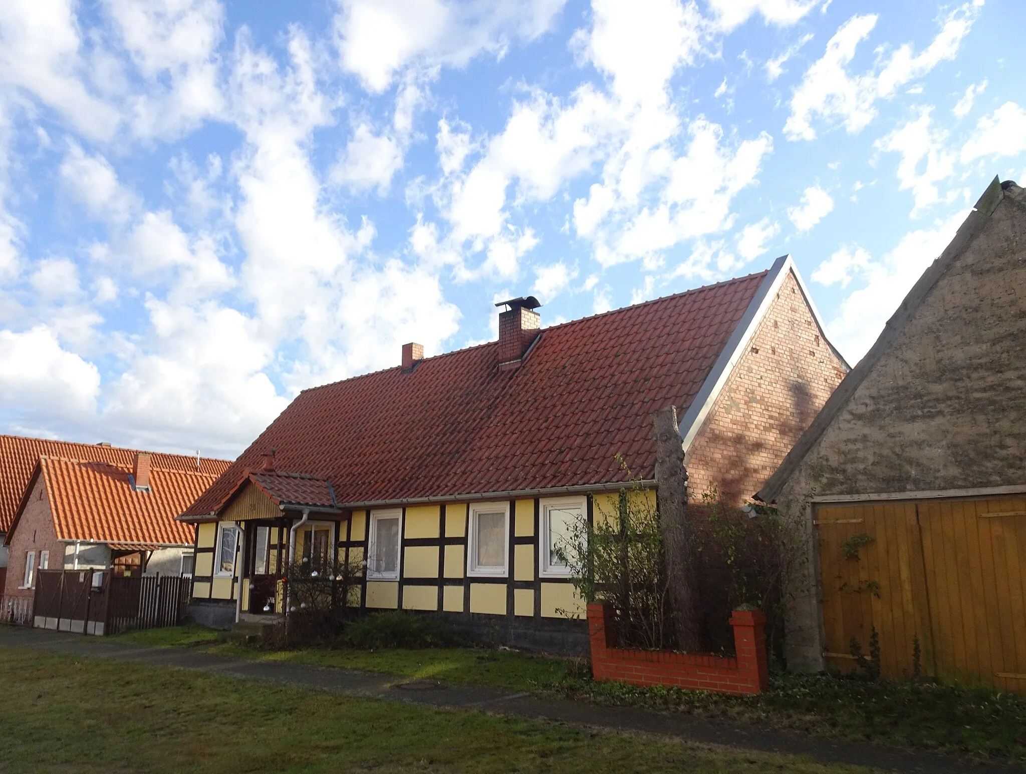 Photo showing: Schönfeld, Gemeinde Kamern, denkmalgeschütztes Wohnhaus Dorfstr. 24