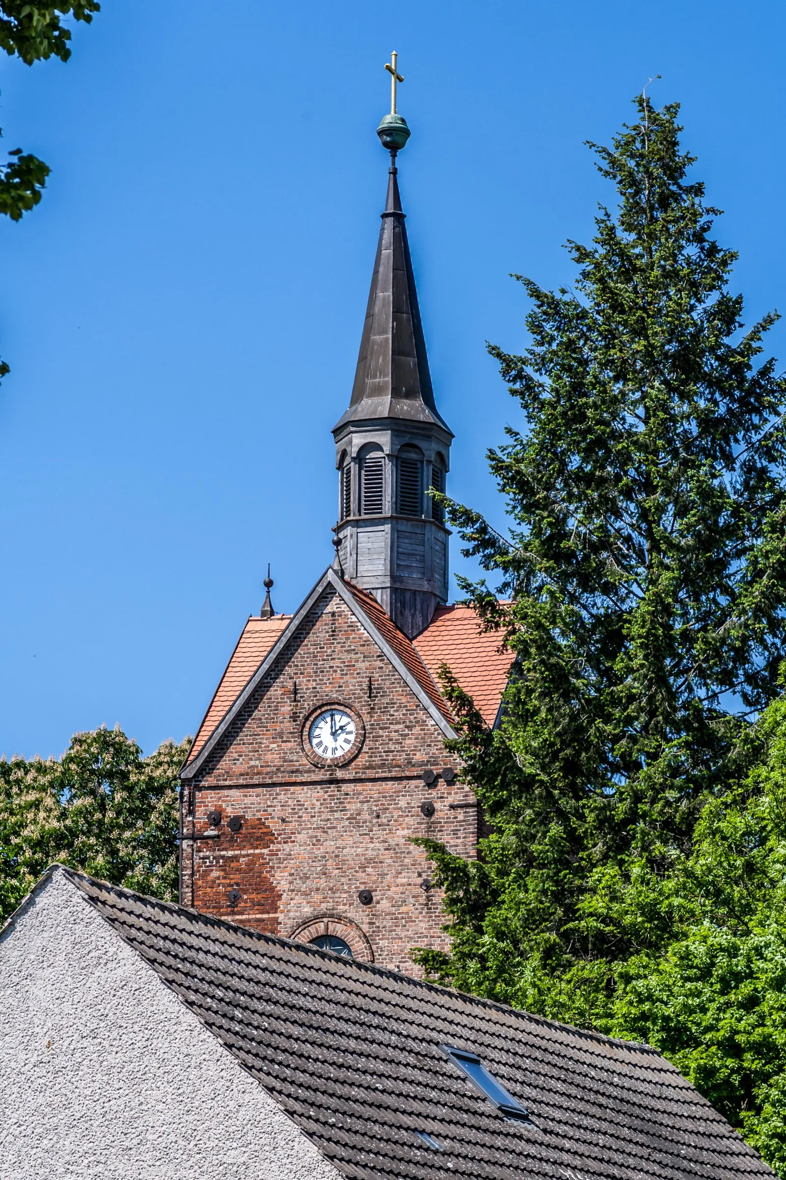 Photo showing: Belfry of Lunow church, Lunow-Stolzenhagen municipality, Barnim district, Brandenburg state, Germany