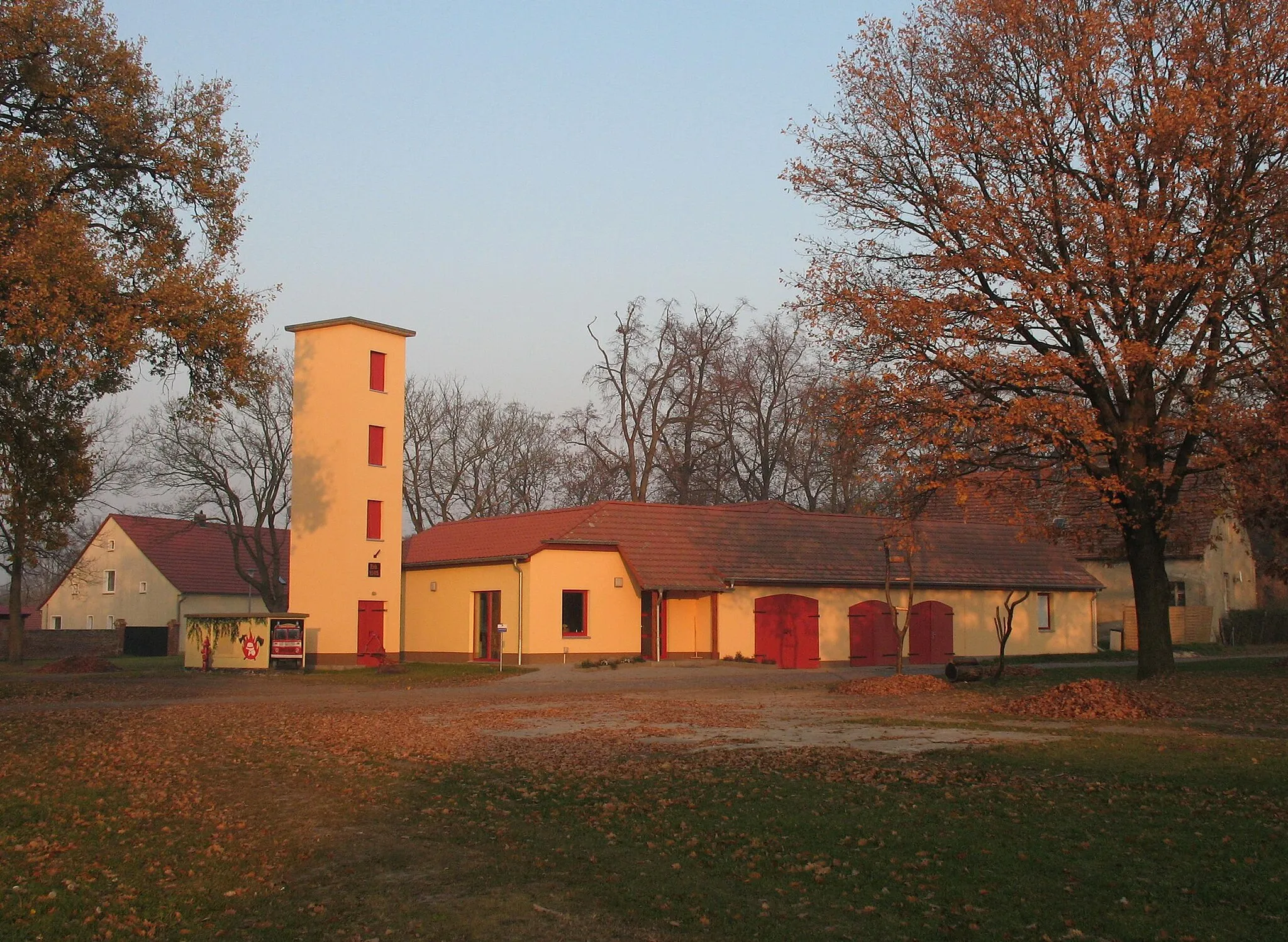 Photo showing: Fire station in Garlitz (municipality Märkisch Luch) in Brandenburg, Germany