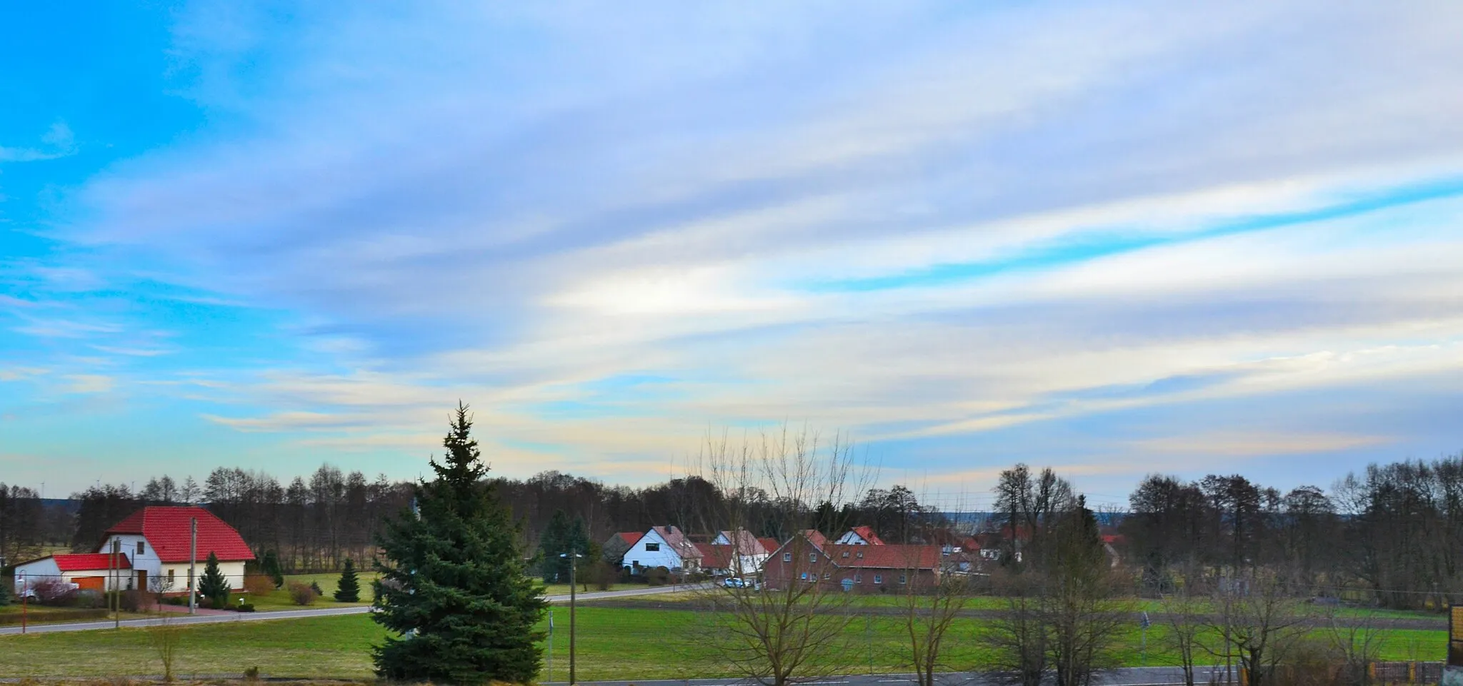 Photo showing: Dorfblick auf Naundorf vom Waldesrand