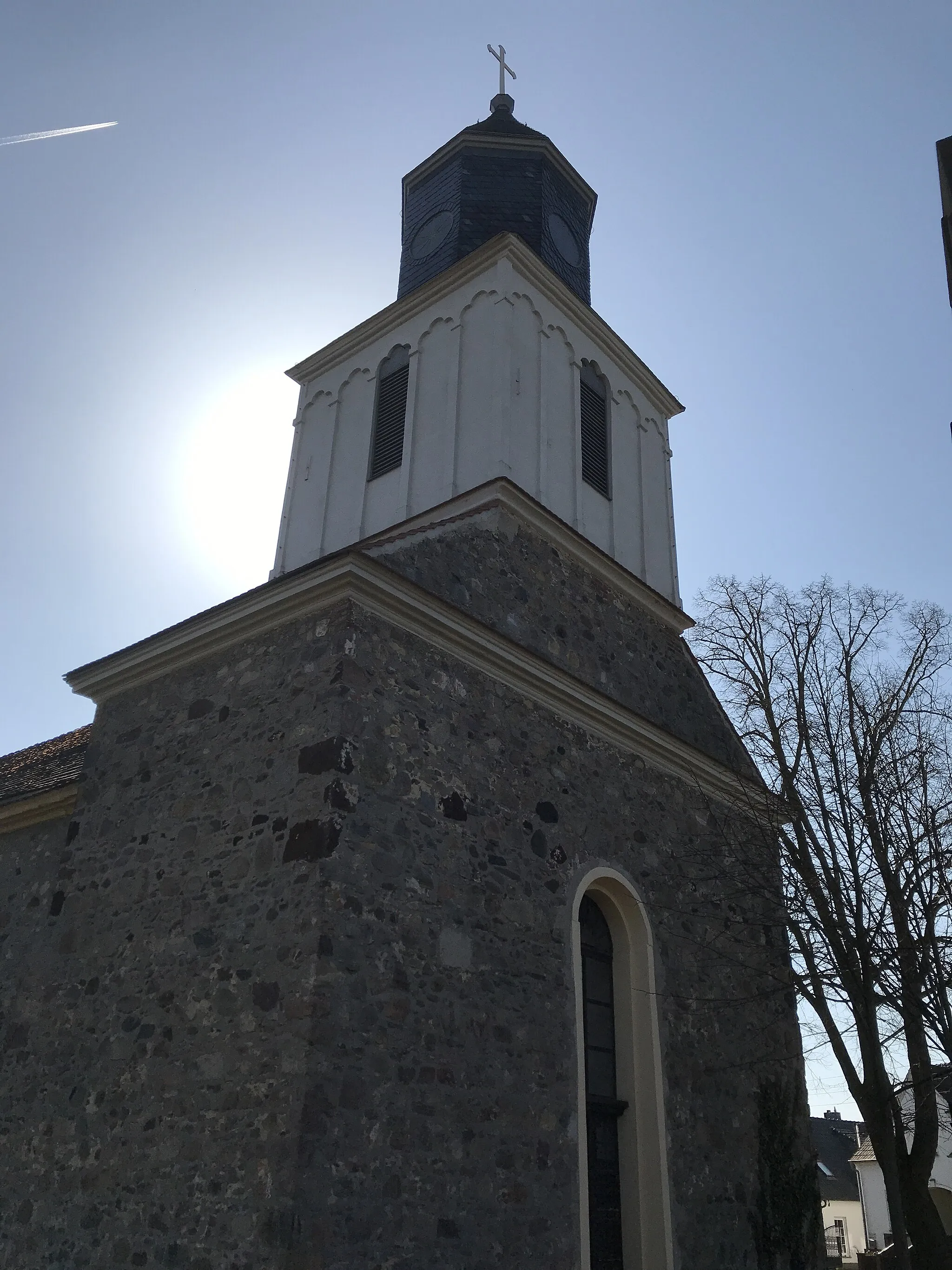 Photo showing: Die Dorfkirche in Gehren der Gemeinde Heideblick entstand in den Jahren 1823 bis 1825 als klassizistische Saalkirche auf einem Vorgängerbau aus dem 13. Jahrhundert.