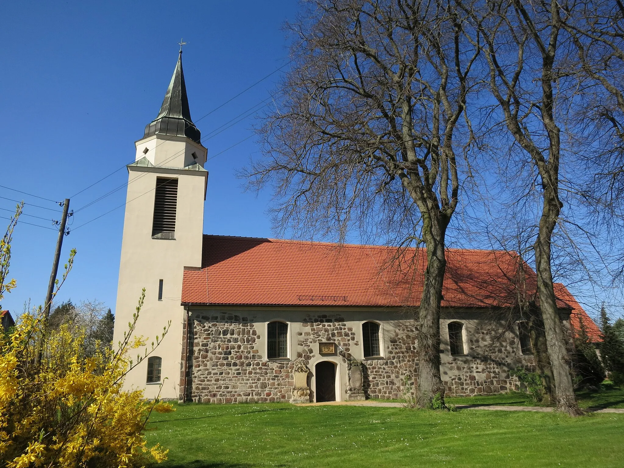 Photo showing: Boßdorf, Kirche von Südwesten