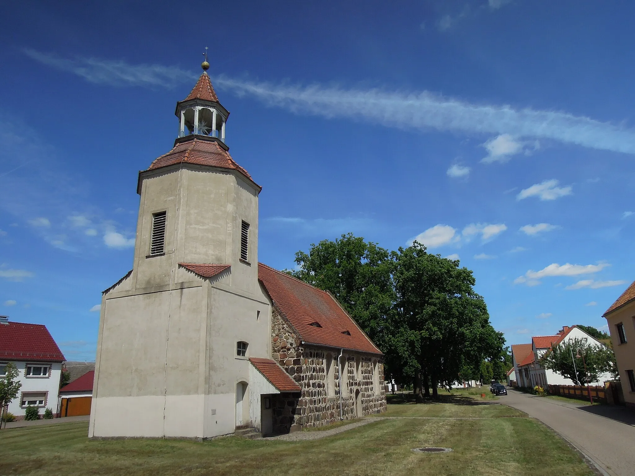 Photo showing: Kirche Arnsdorf -Südwestansicht- Juni 2022