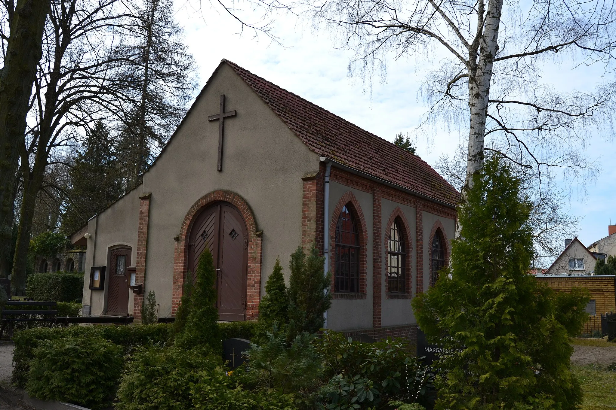 Photo showing: Cemetery of Woltersdorf near Berlin in April 2015.