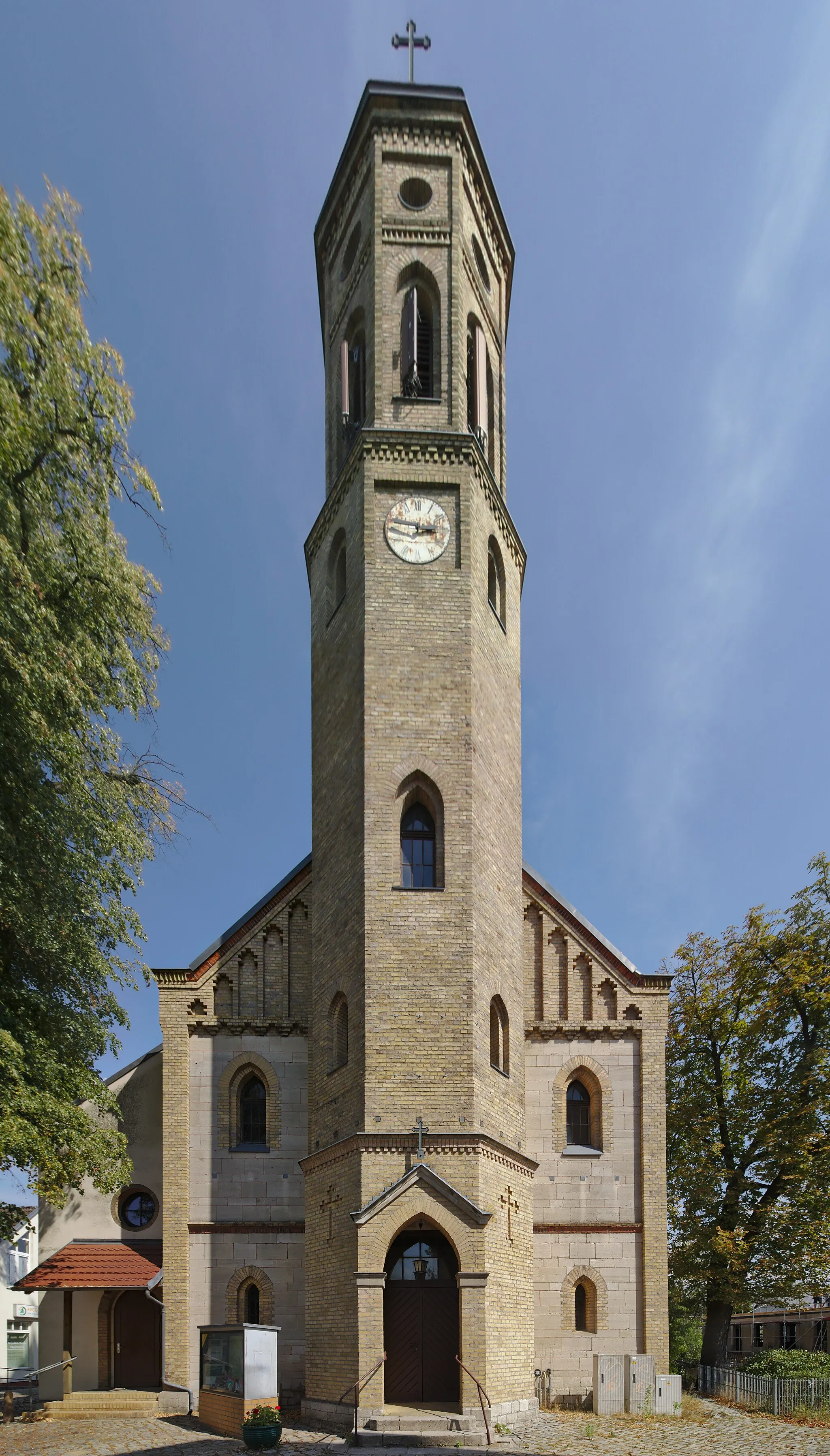 Photo showing: 2018-08-08 DE-BB Woltersdorf, Rudolf-Breitscheid-Straße, St. Michael