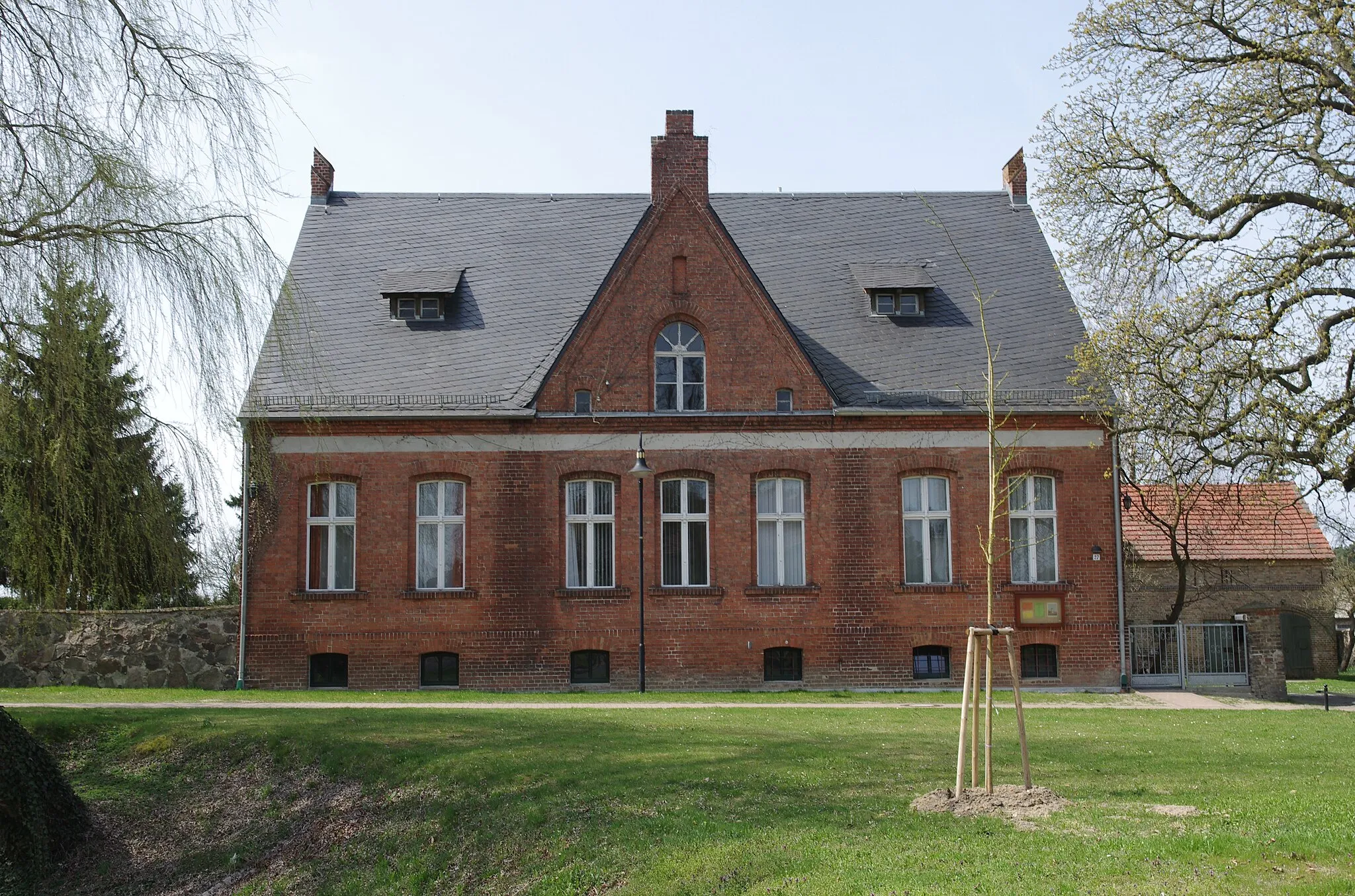 Photo showing: Zossen in Brandenburg. Das Pfarrhaus steht nördlich der Kirche und steht unter Denkmalschutz.