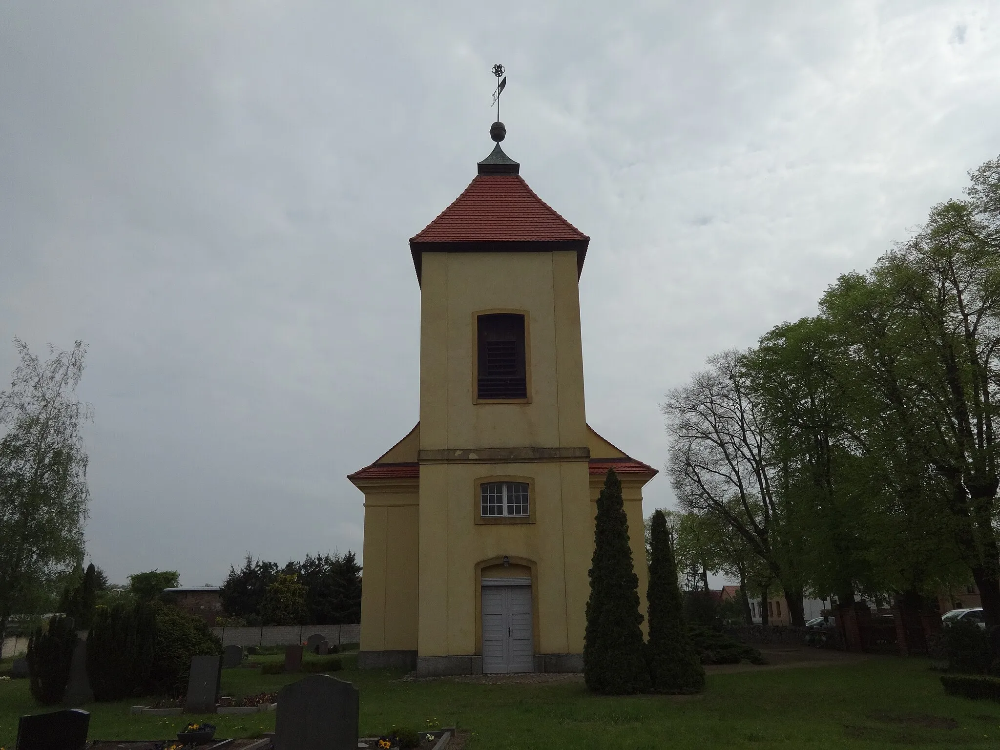 Photo showing: Dorfkirche Nudow, eine der wenigen Kronkirchen in Brandenburg aus dem 18. Jahrhundert. Gemeinde Nuthetal, Landkreis Potsdam-Mittelmark.