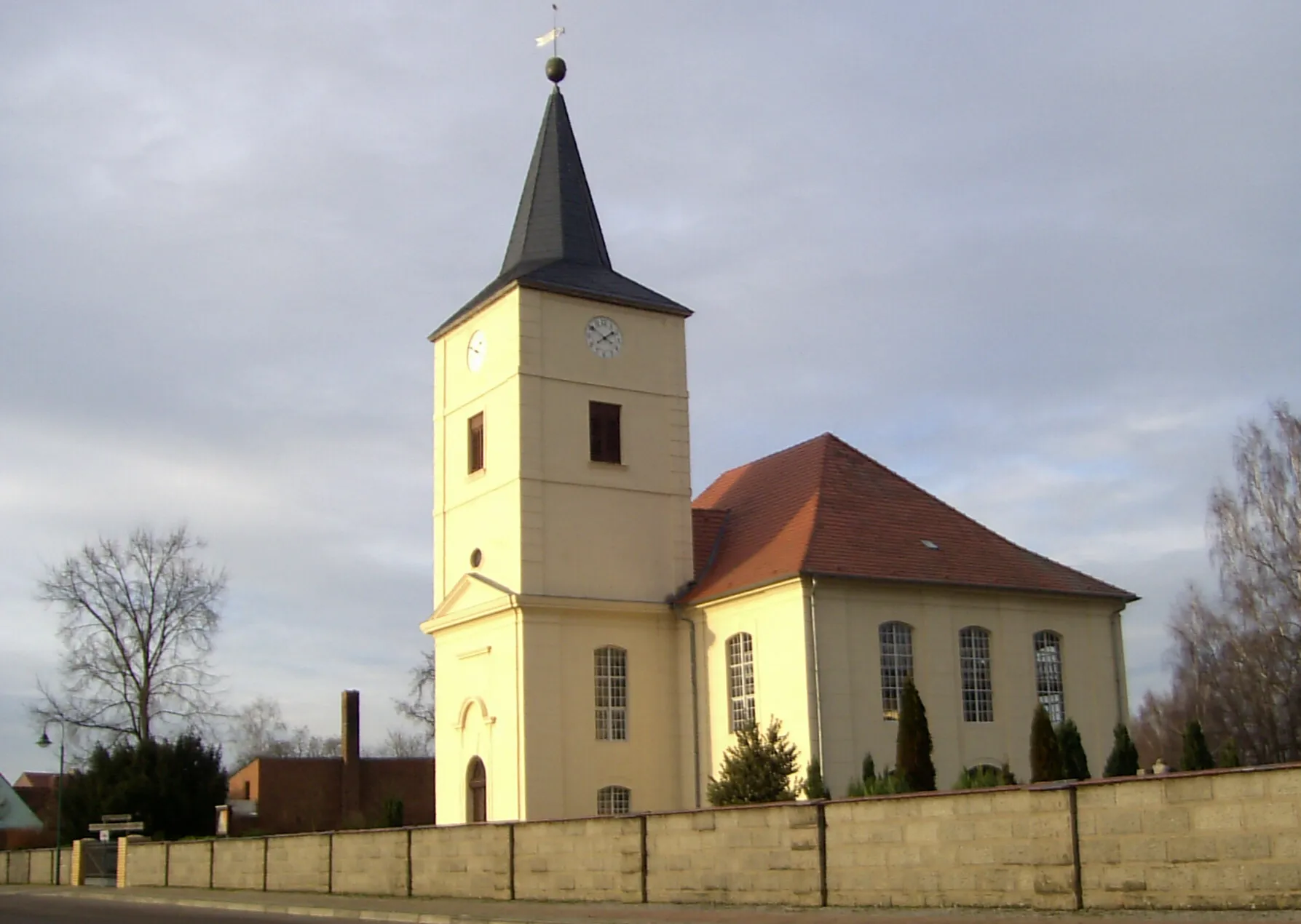 Photo showing: Kirche Großderschau