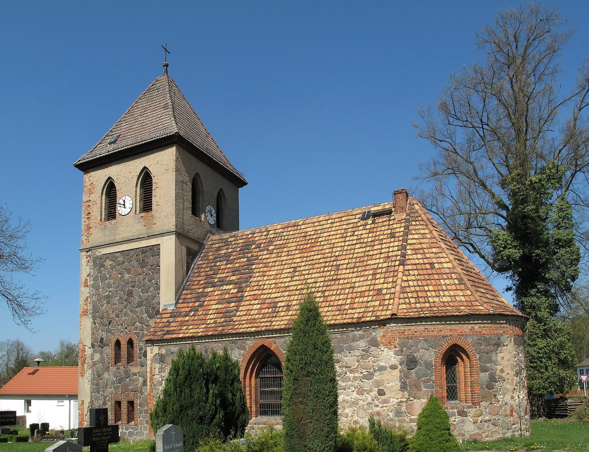 Photo showing: Listed village and Fieldstone church in Bollersdorf, a village of the municipality Oberbarnim in the District Märkisch-Oderland, Brandenburg, Germany.