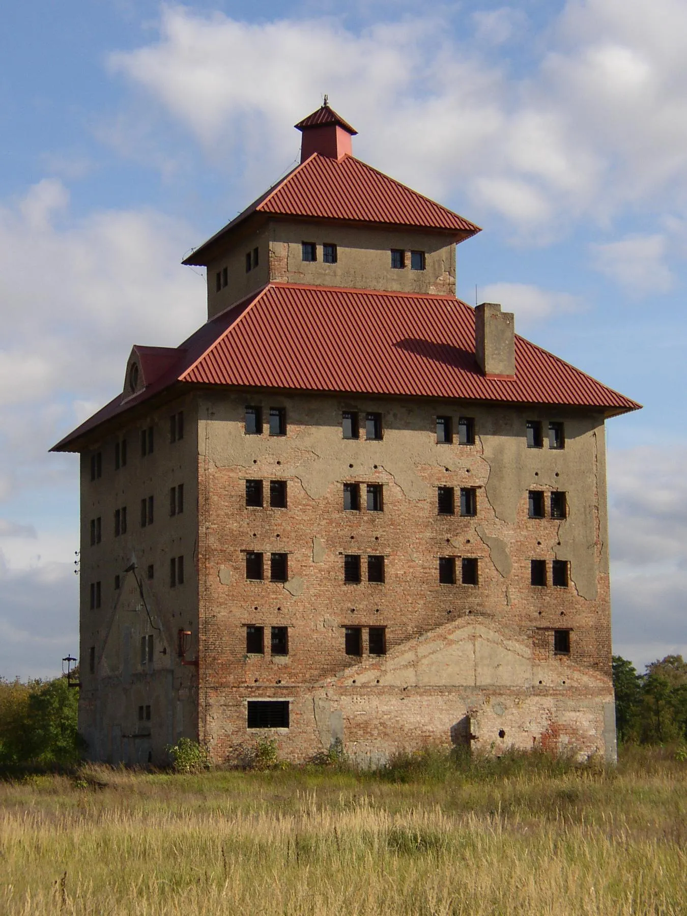 Photo showing: Former granary in Zepernick-Hobrechtsfelde in Brandenburg, Germany