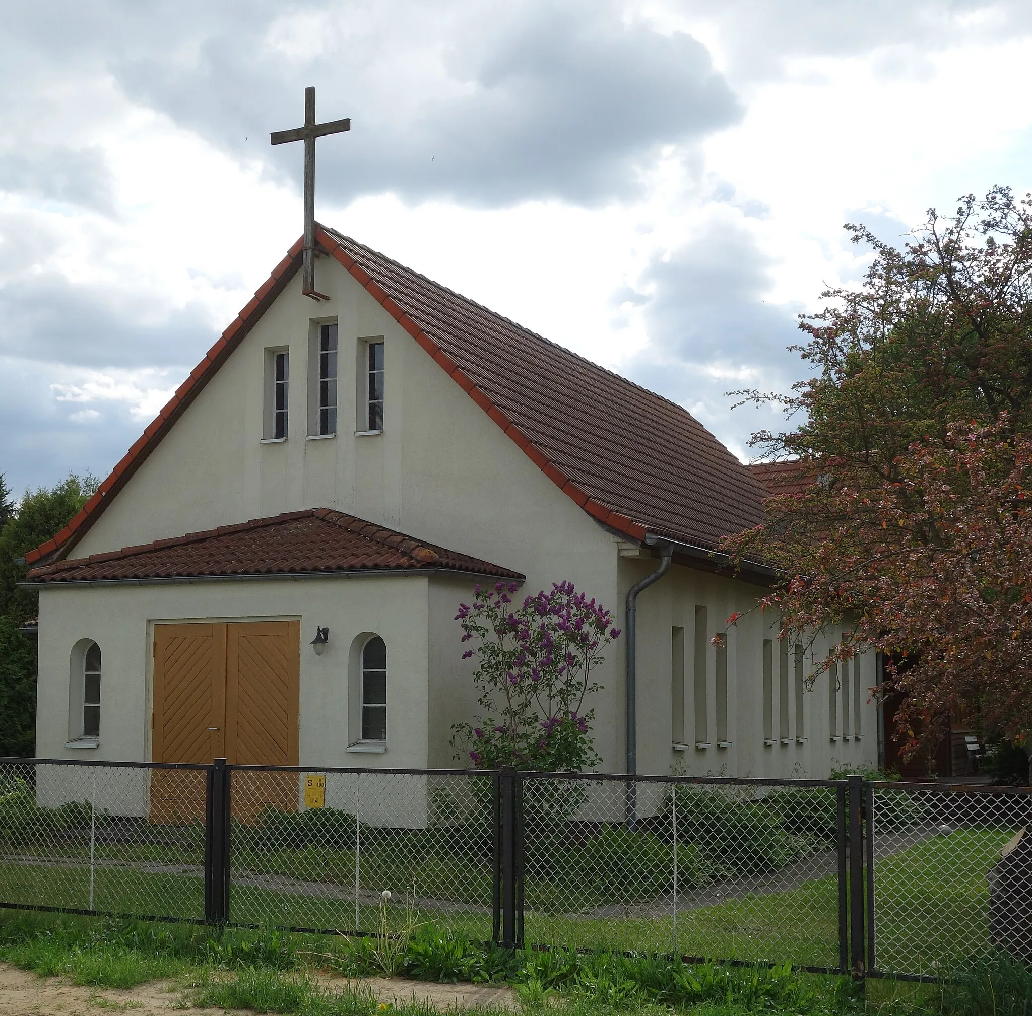 Photo showing: Eastern view of methodist church in Zepernick, Panketal municipality, Barnim district, Brandenburg state, Germany