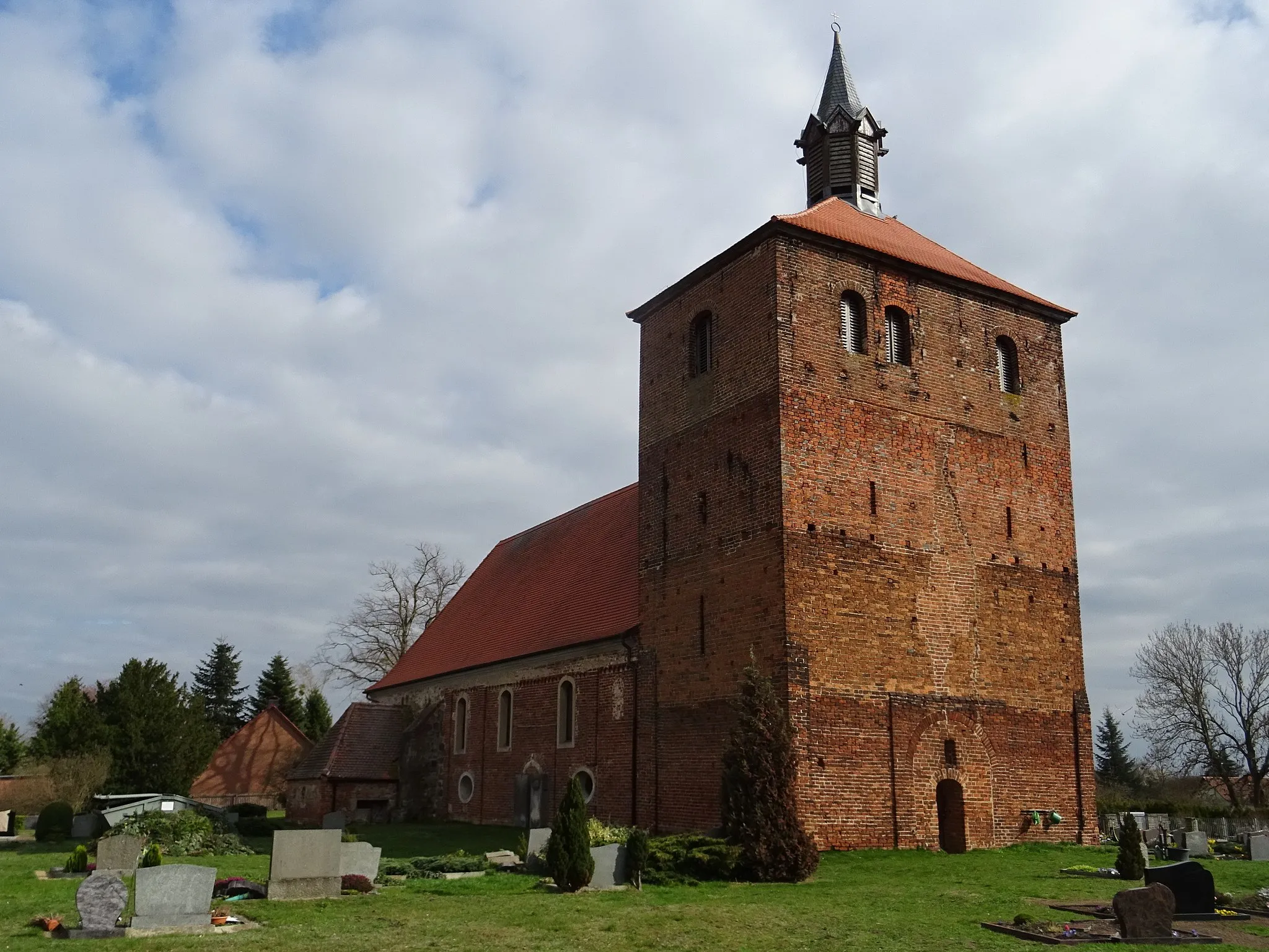 Photo showing: Schönberg, Stadt Seehausen (Altmark), Dorfkirche von Nordwesten