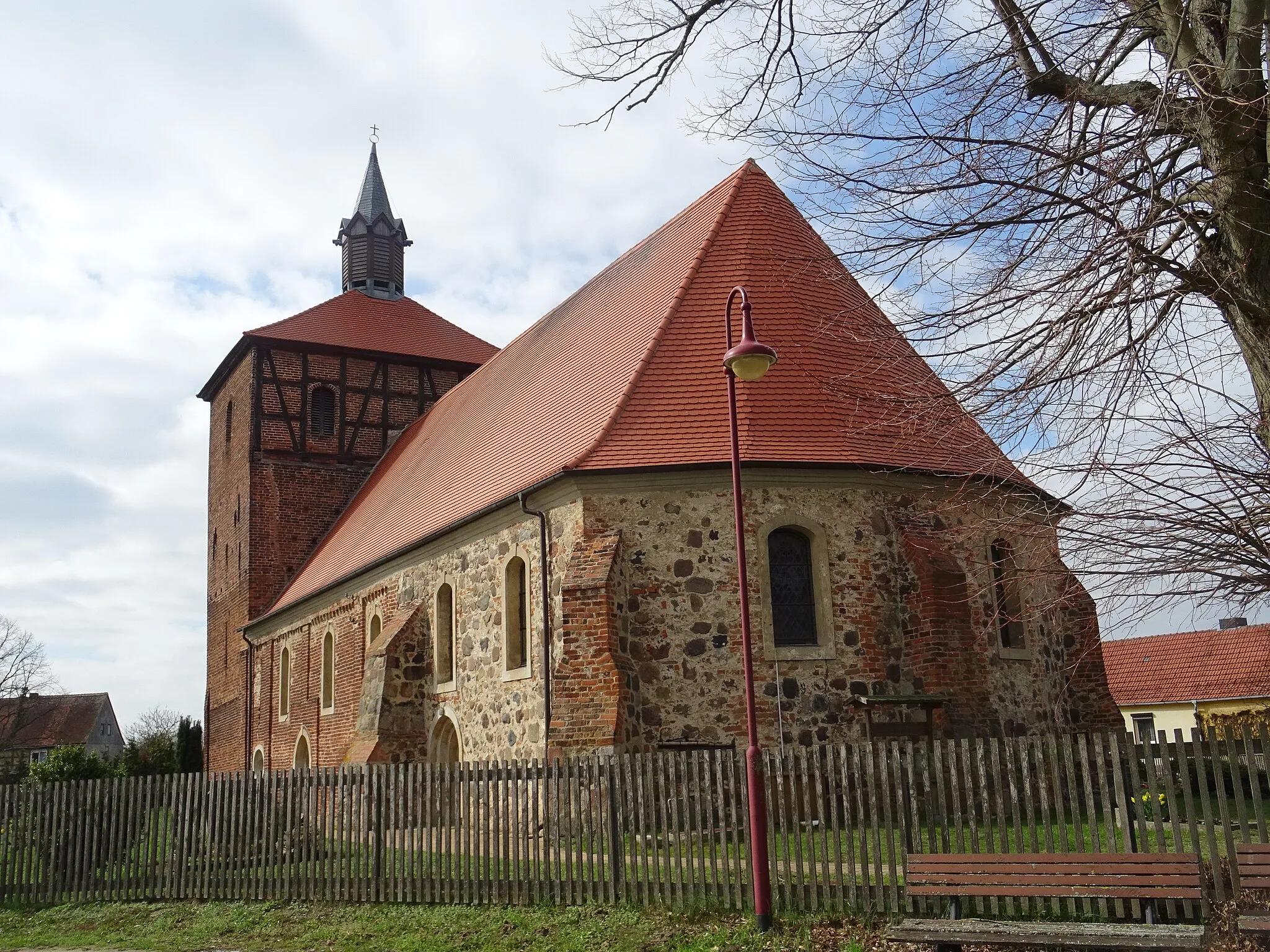 Photo showing: Schönberg, Stadt Seehausen (Altmark), Dorfkirche von Südosten