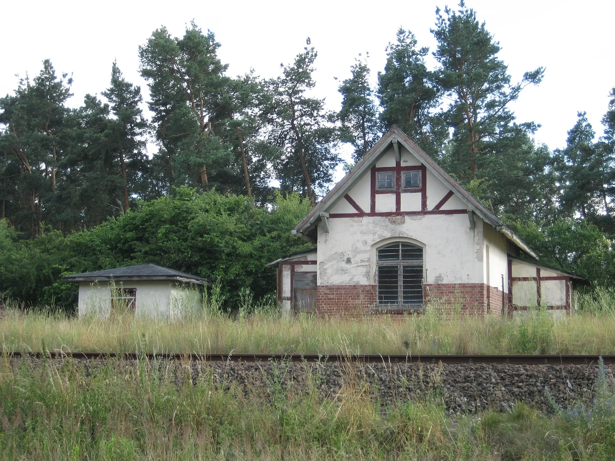 Photo showing: Der Alte Bahnhof von Rossow aus Blickrichtung Norden.