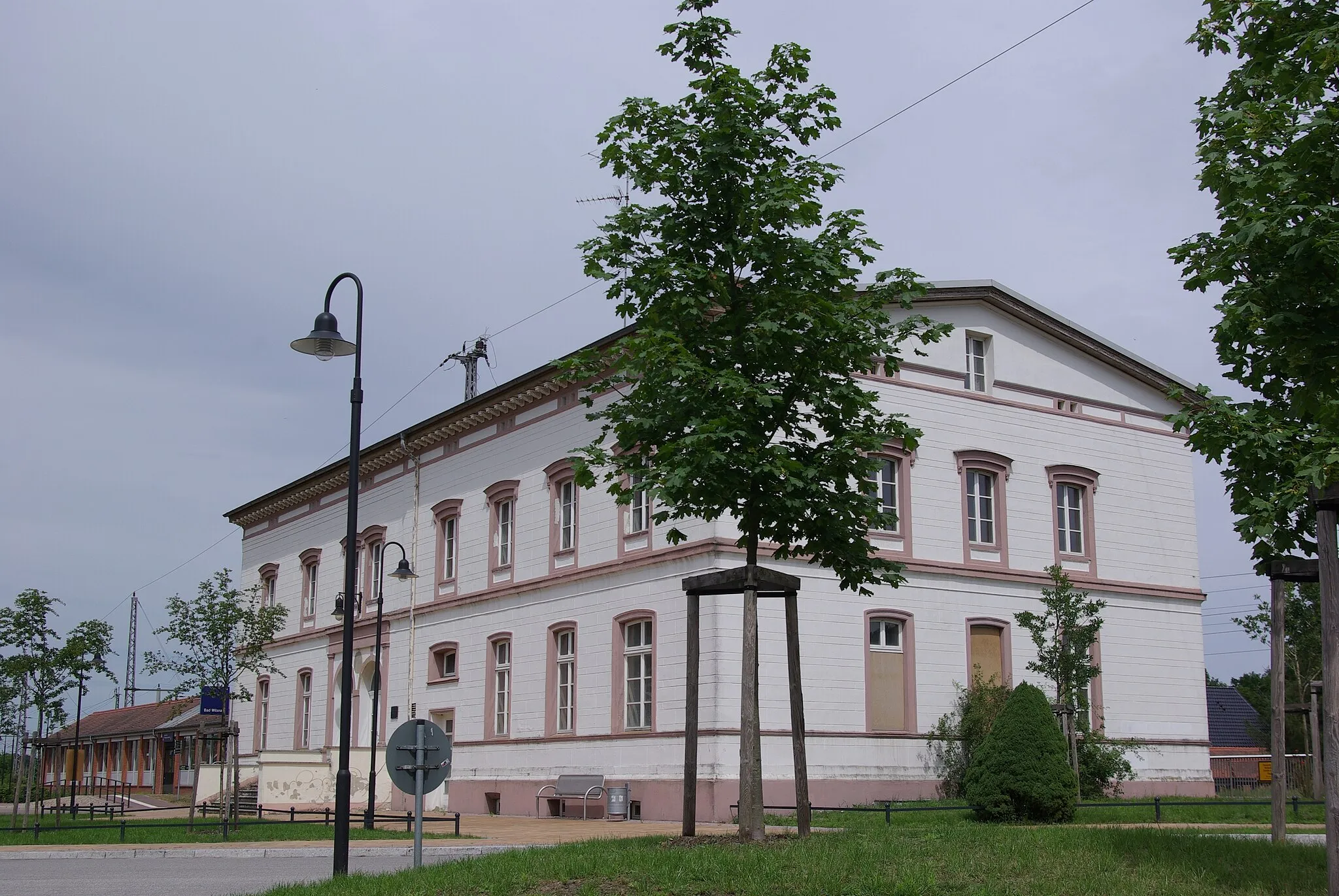 Photo showing: Bad Wilsnack in Brandenburg. Der Bahnhof in Bad Wilsnack steht unter Denkmalschutz.