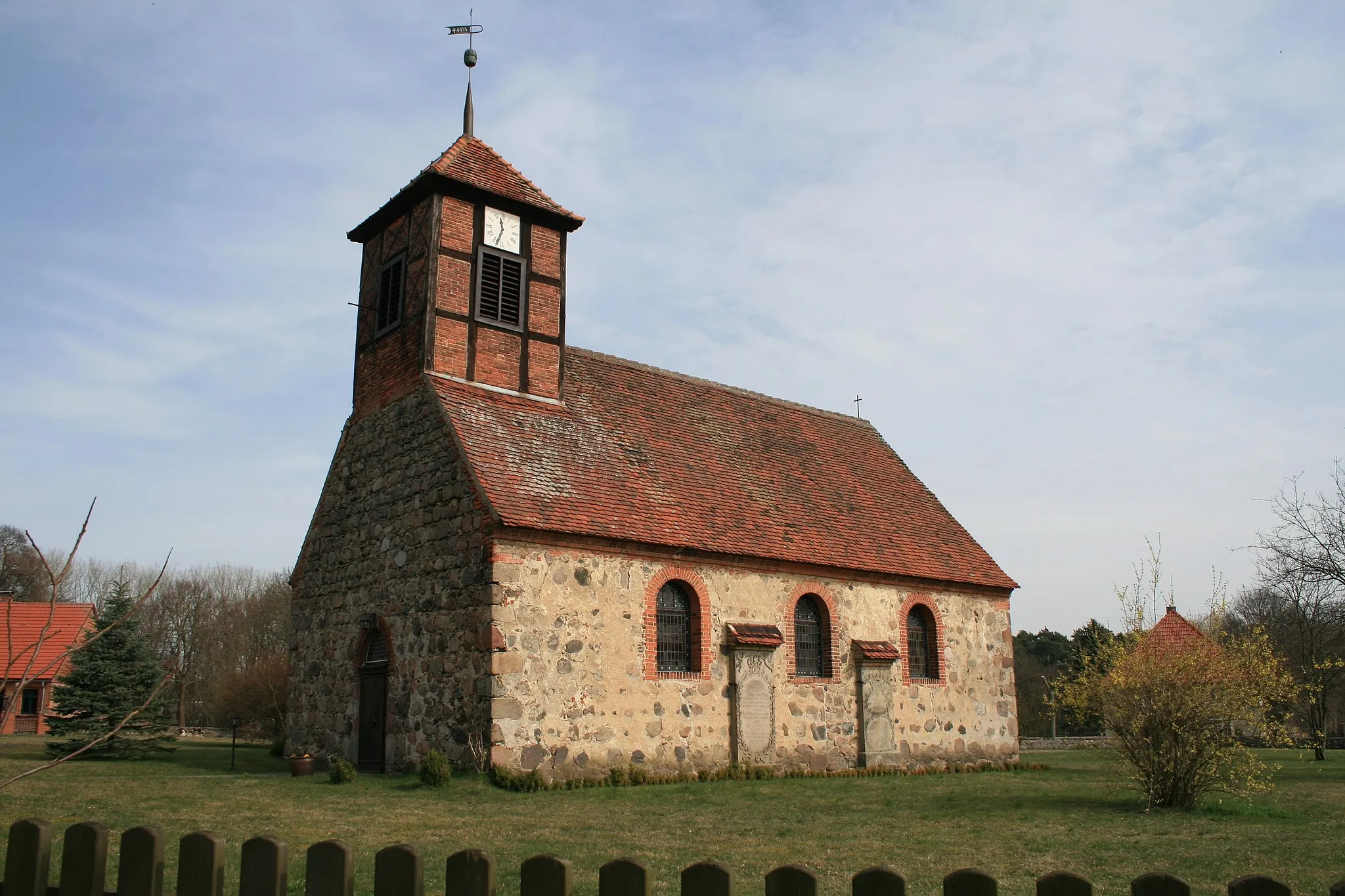 Photo showing: Dorfkirche von Südwesten