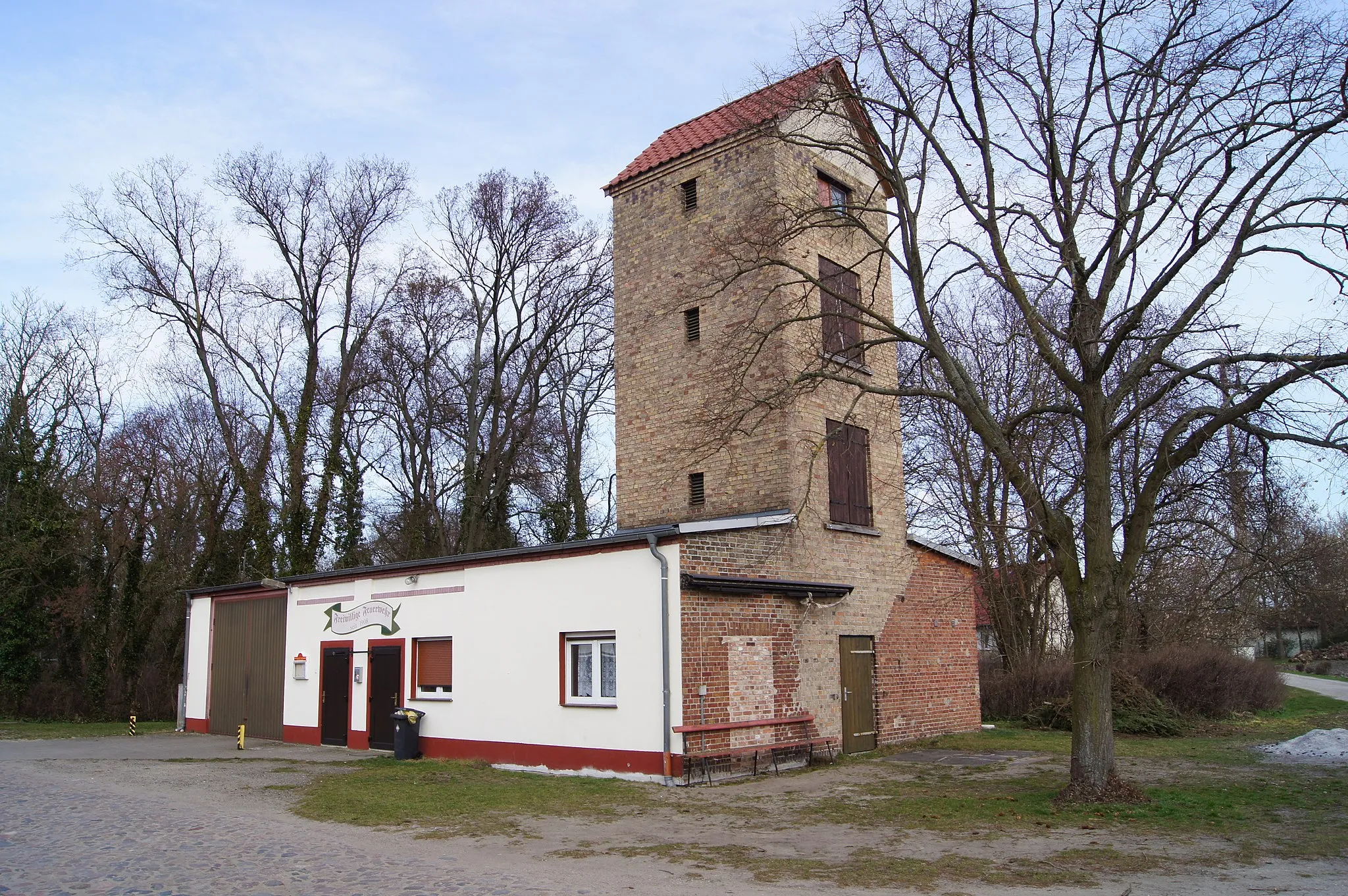 Photo showing: Fire station Gross Neuendorf, Letschin, Brandenburg, Germany
