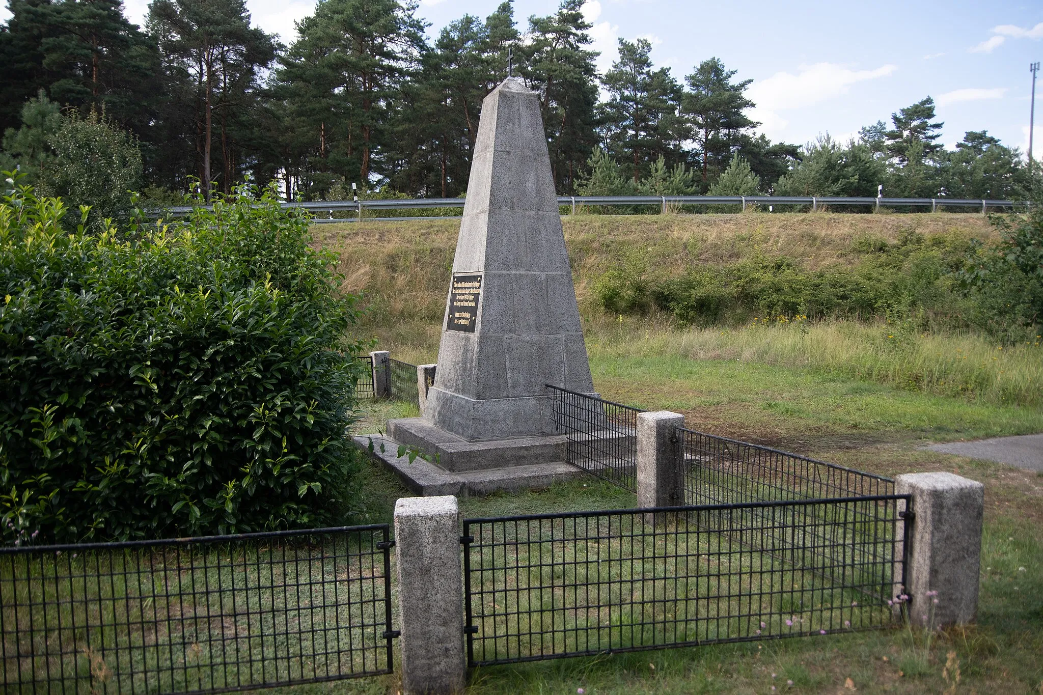 Photo showing: Dreetz in Brandenburg. Das Denkmal erinnert an ermordete Häftlinge des Konzentrationslagers Nordhausen.