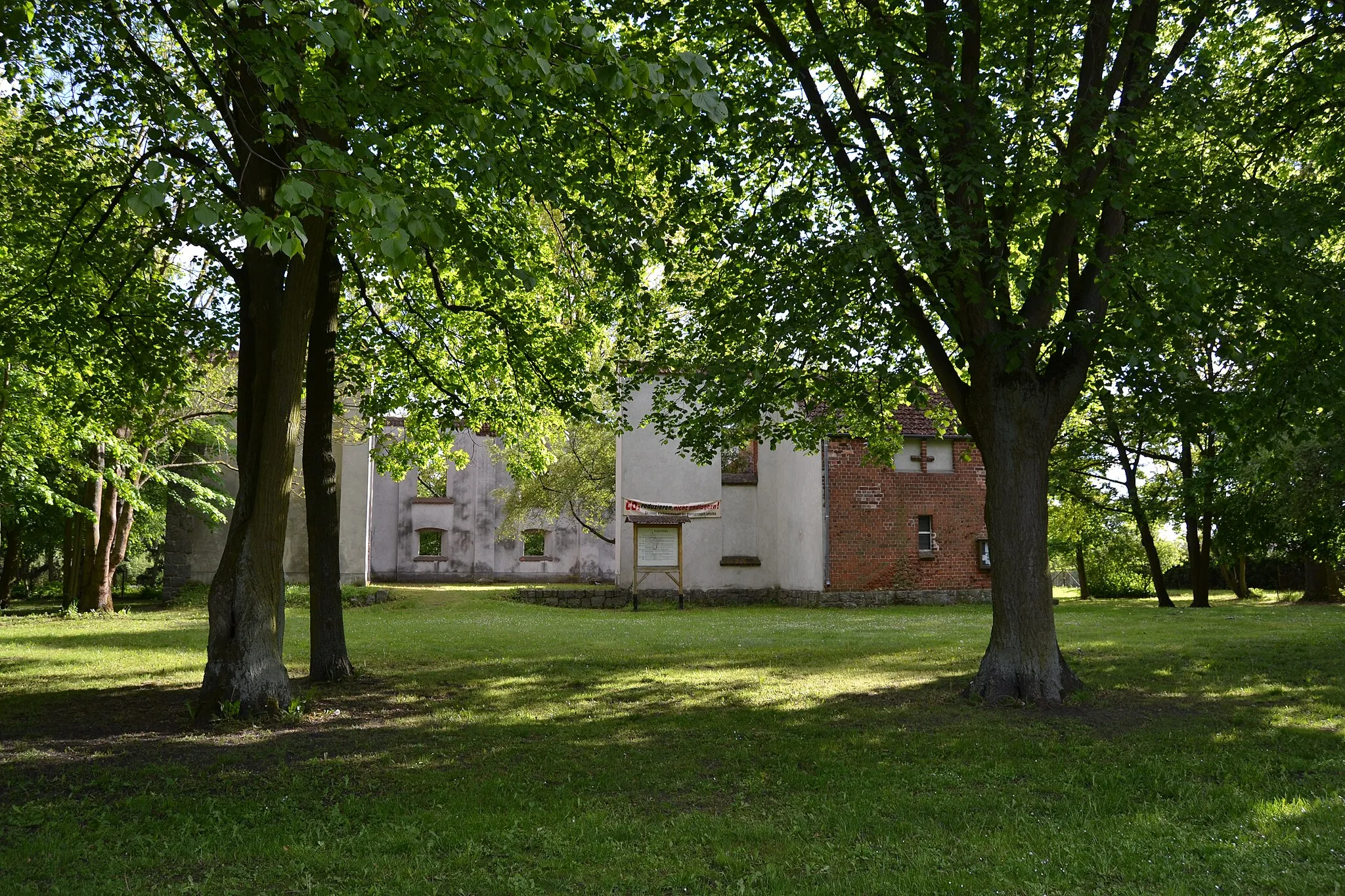 Photo showing: Ruine der alten Kirche in Ortwig, Gemeinde Letschin.