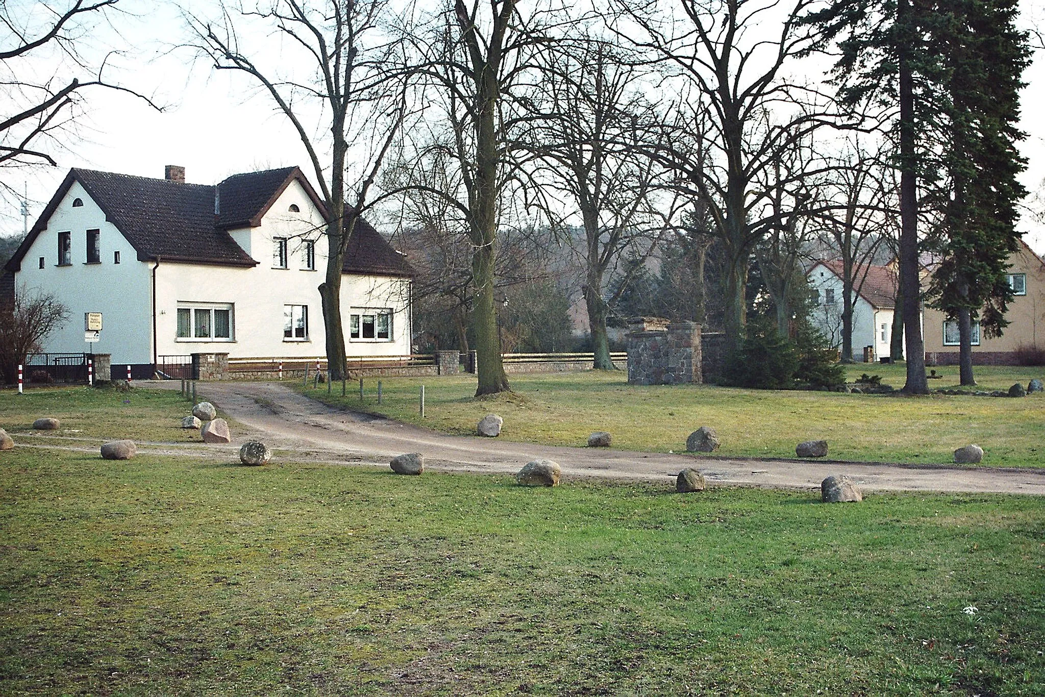 Photo showing: Rauen, village green