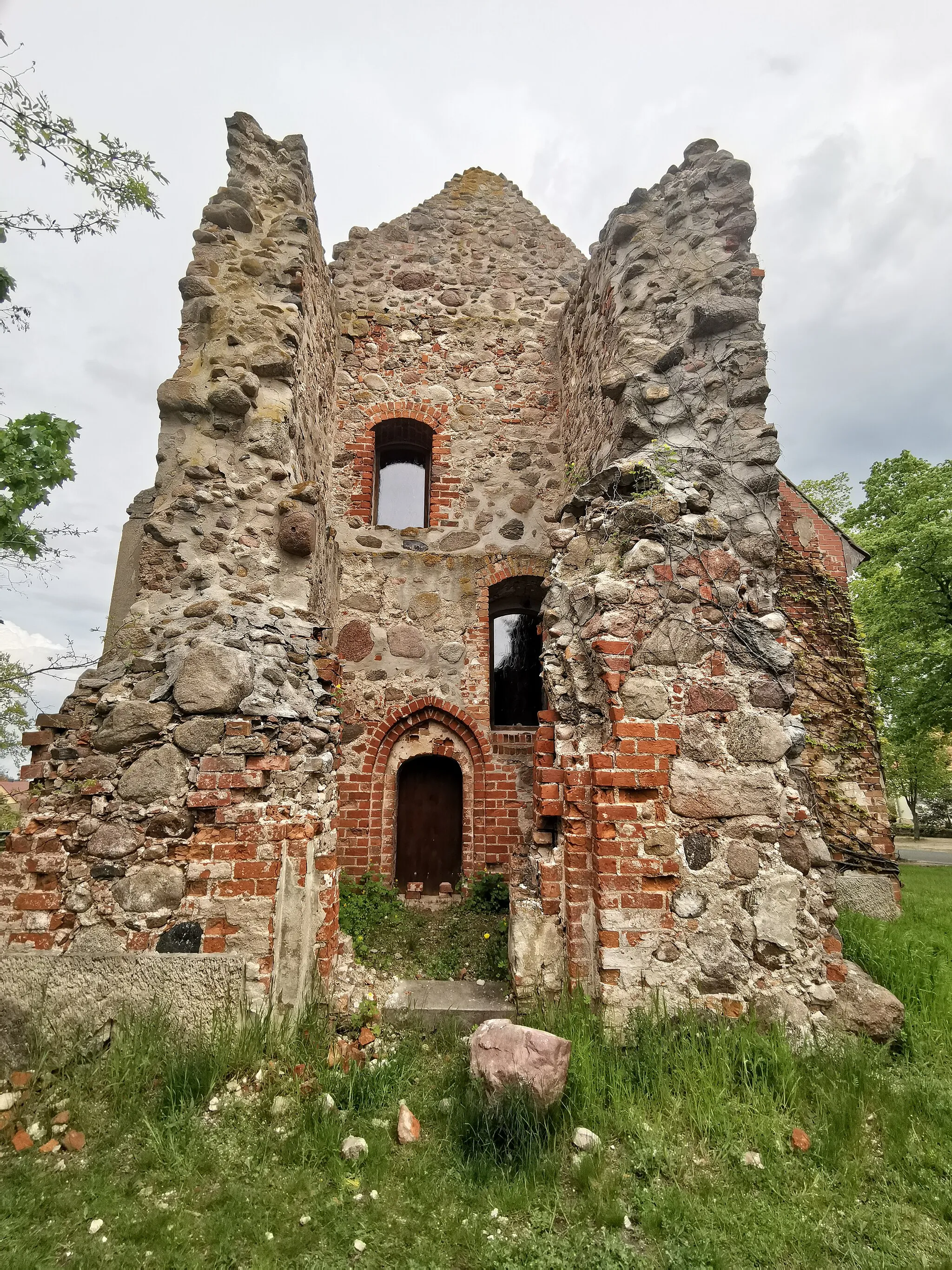 Photo showing: Denkmalgeschützte Dorfkirche Gusow