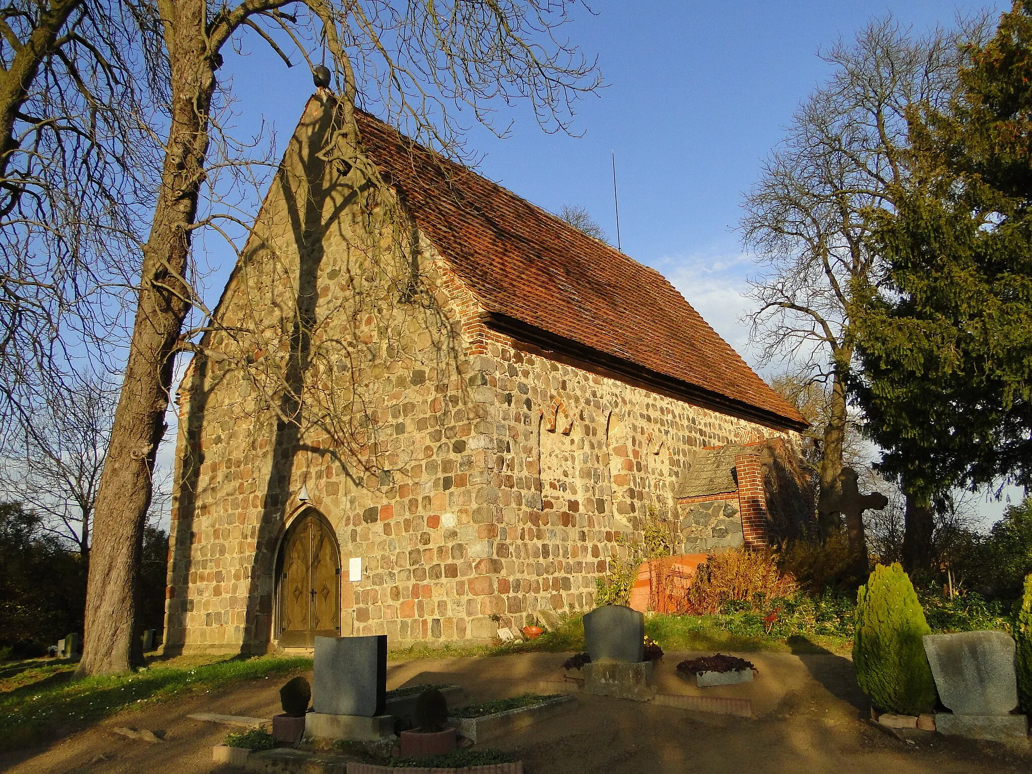 Photo showing: Church in Möllenbeck, district Mecklenburg-Strelitz, Mecklenburg-Vorpommern, Germany