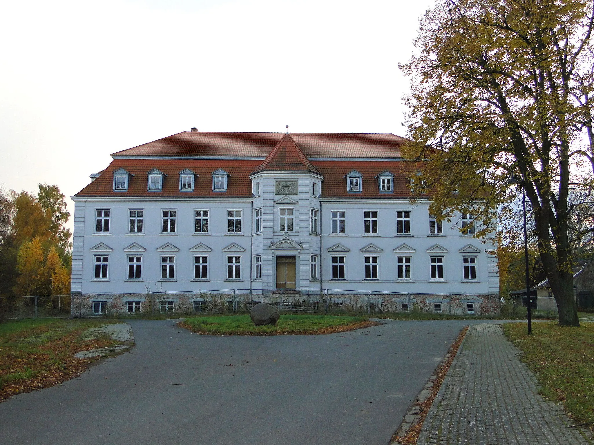 Photo showing: Manor house in Quadenschönfeld, district Mecklenburgische Seenplatte, Mecklenburg-Vorpommern, Germany