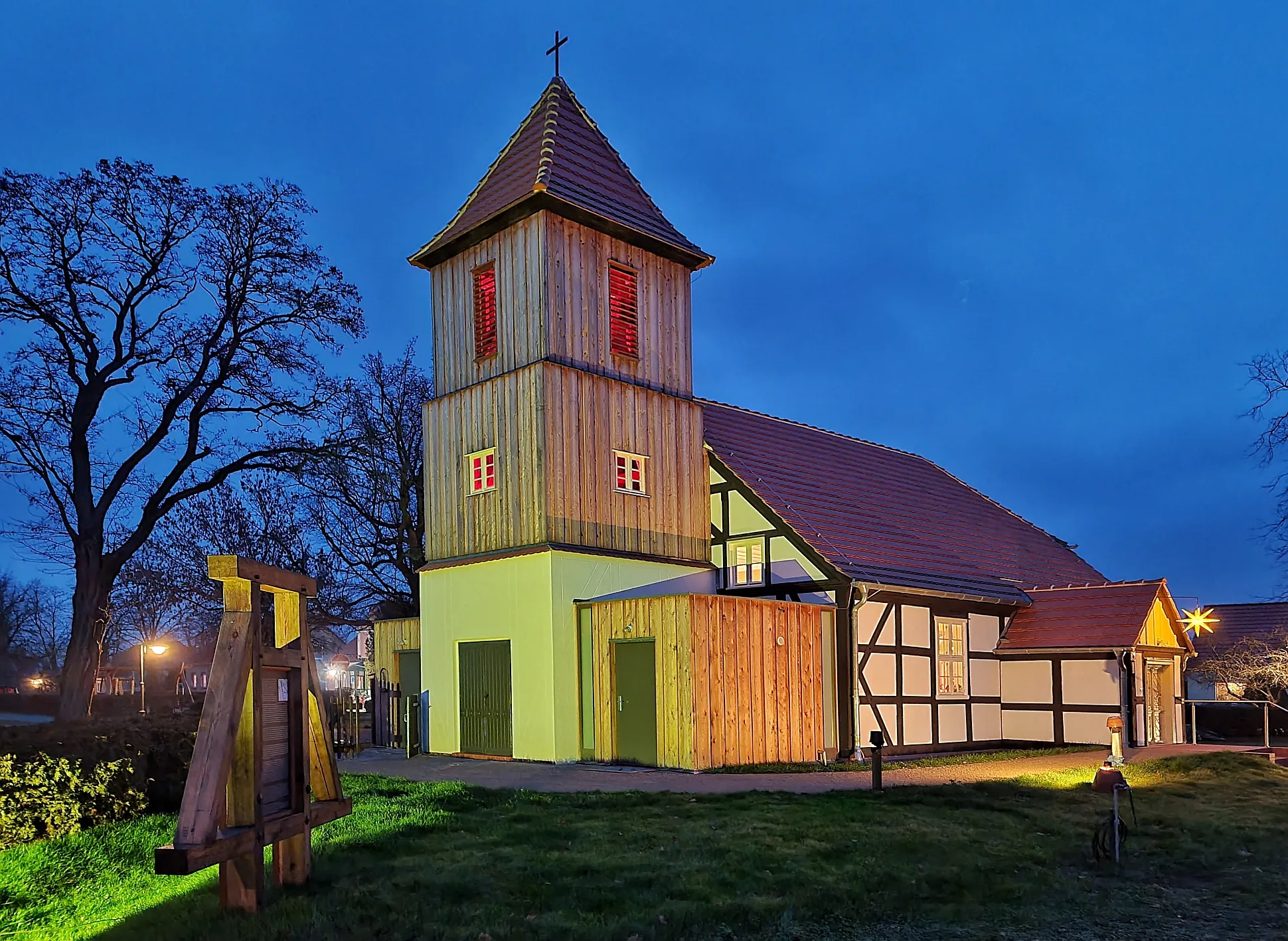 Photo showing: Sietzing - Fachwerk Dorfkirche (MOL,Brandenburg) im Abendlicht