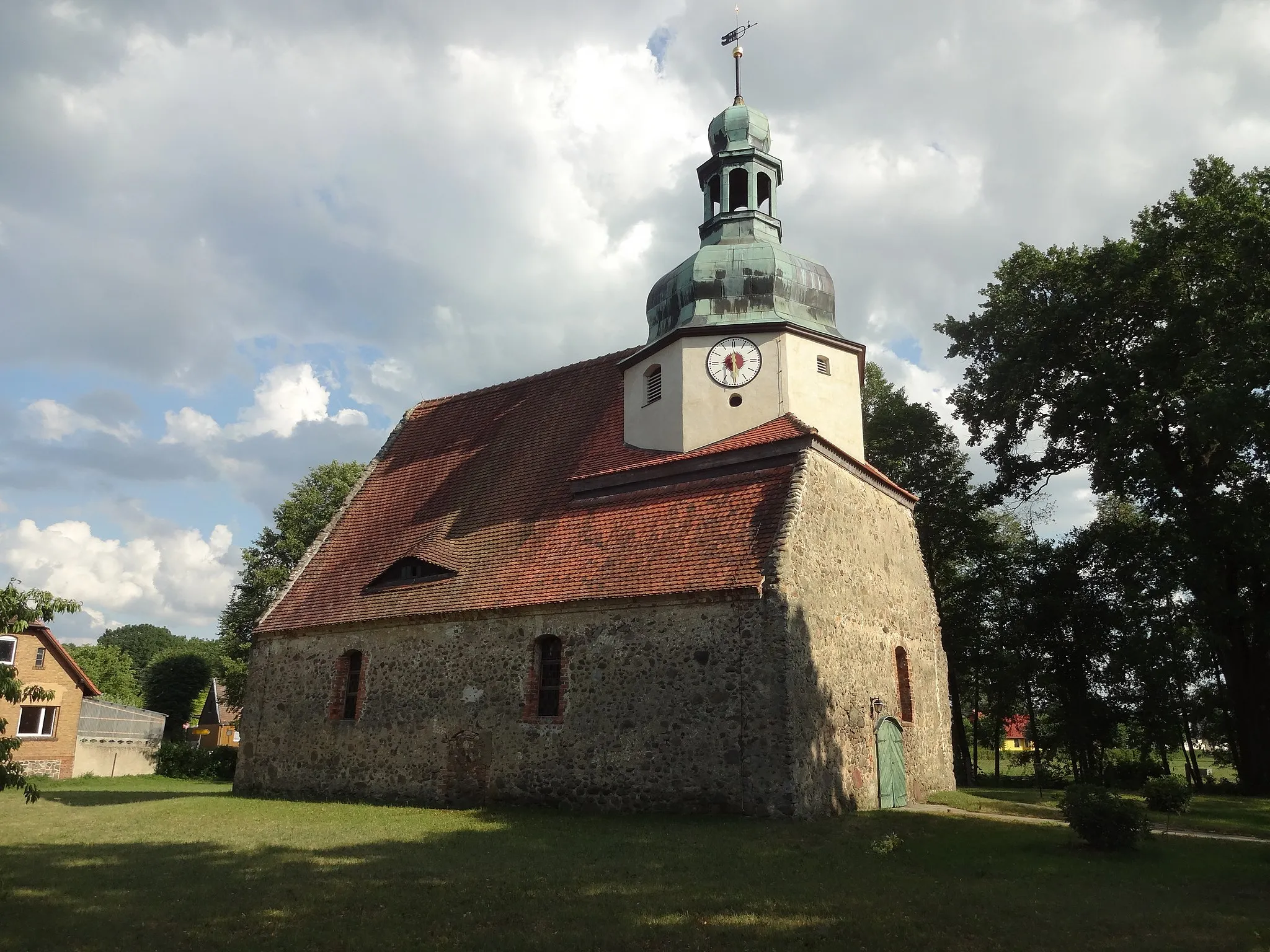 Photo showing: denkmalgeschützte Dorfkirche in Bronkow