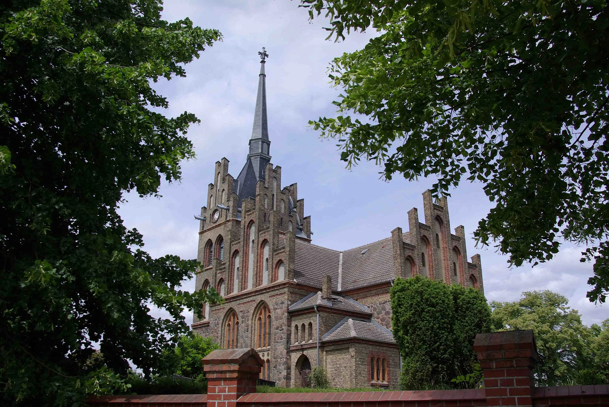 Photo showing: Rietz-Neuendorf in Brandenburg. Im Ortsteil Herzberg steht diese Kirche, sie steht unter Denkmalschutz.