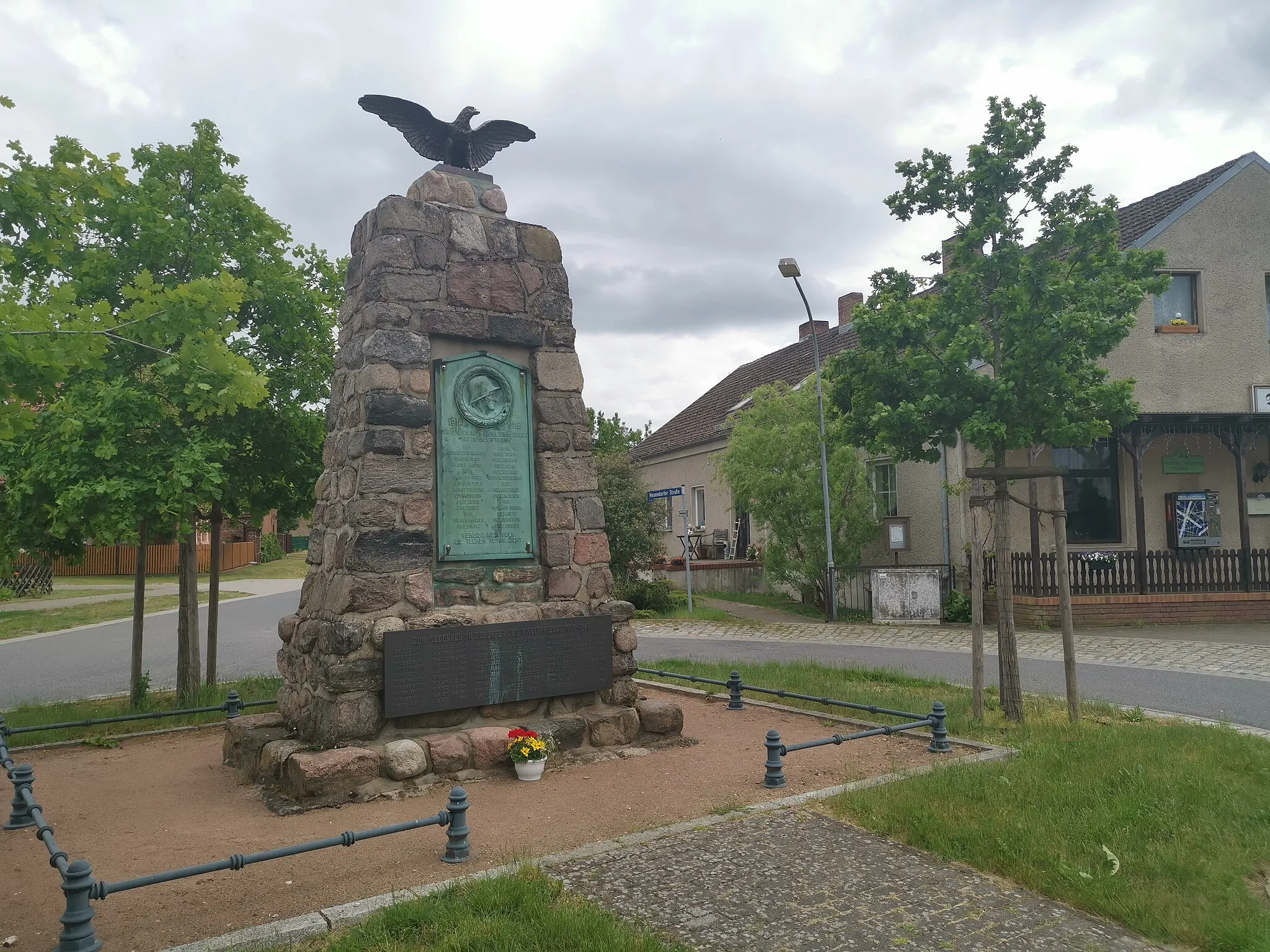 Photo showing: Kriegerdenkmal in Münchehofe