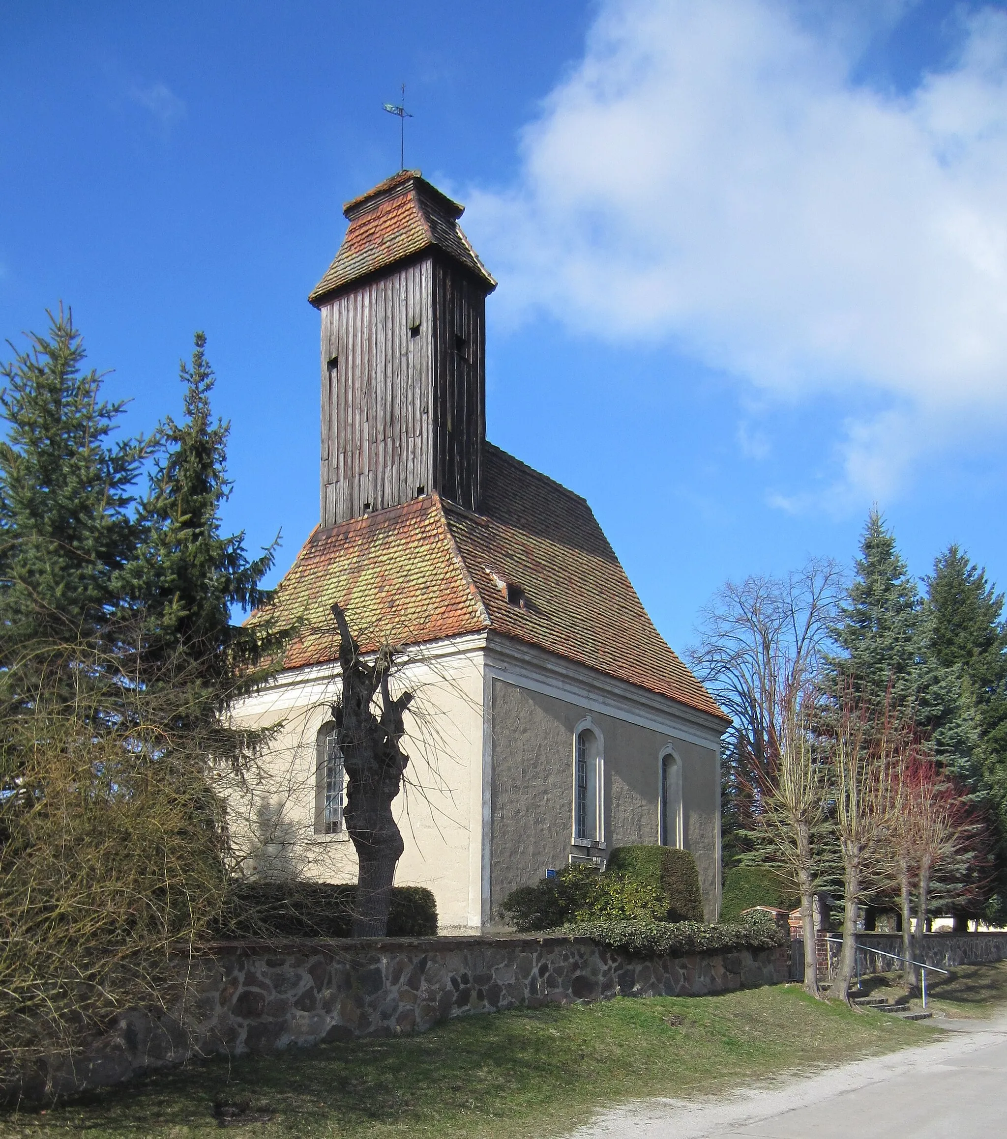 Photo showing: Babben, Gemeinde Massen-Niederlausitz, denkmalgeschützte Dorfkirche, Südwestansicht