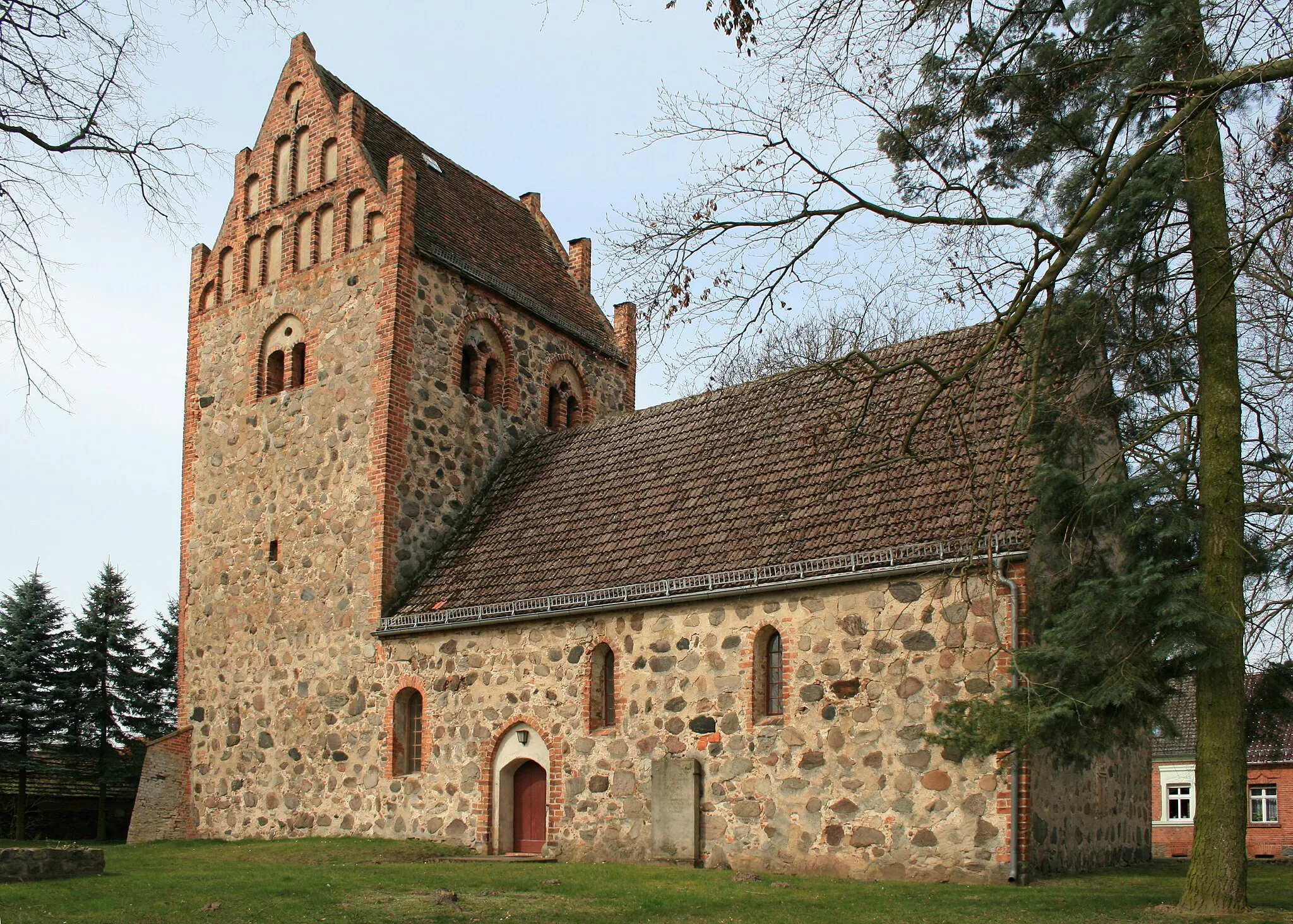 Photo showing: Südostansicht der Dorfkirche