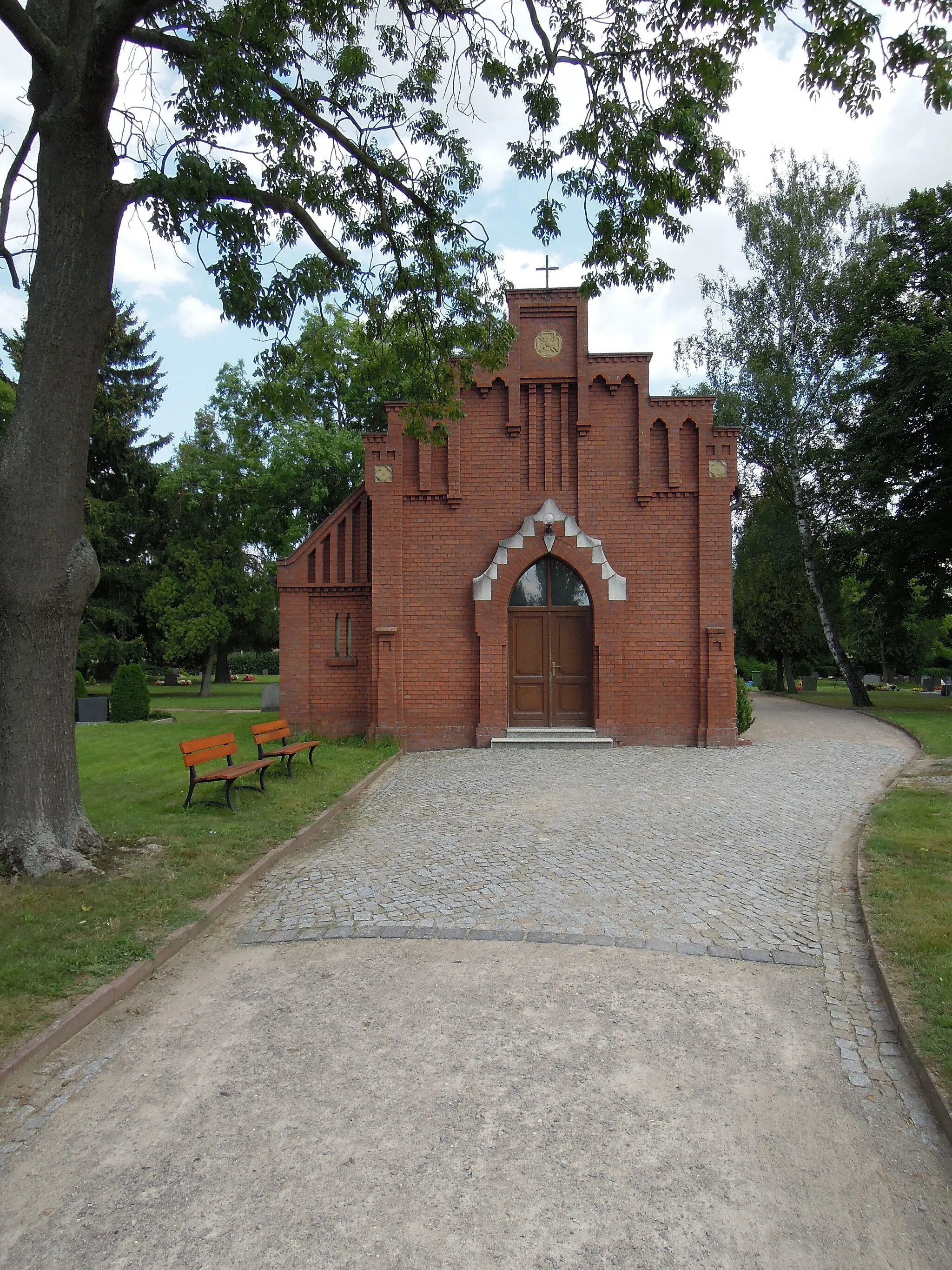 Photo showing: Kapelle auf dem kommunalen Friedhof in Zahna