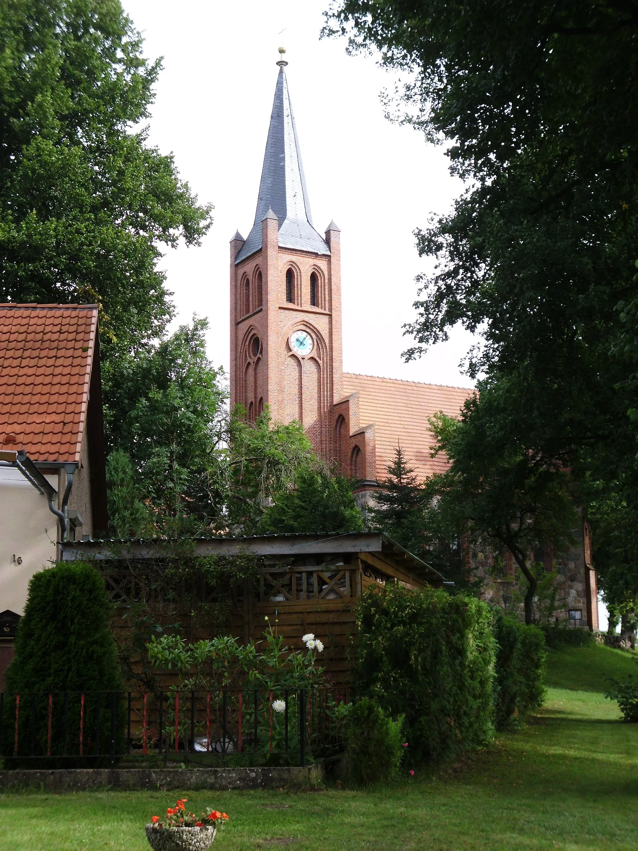 Photo showing: Dorfkirche Groß Linde