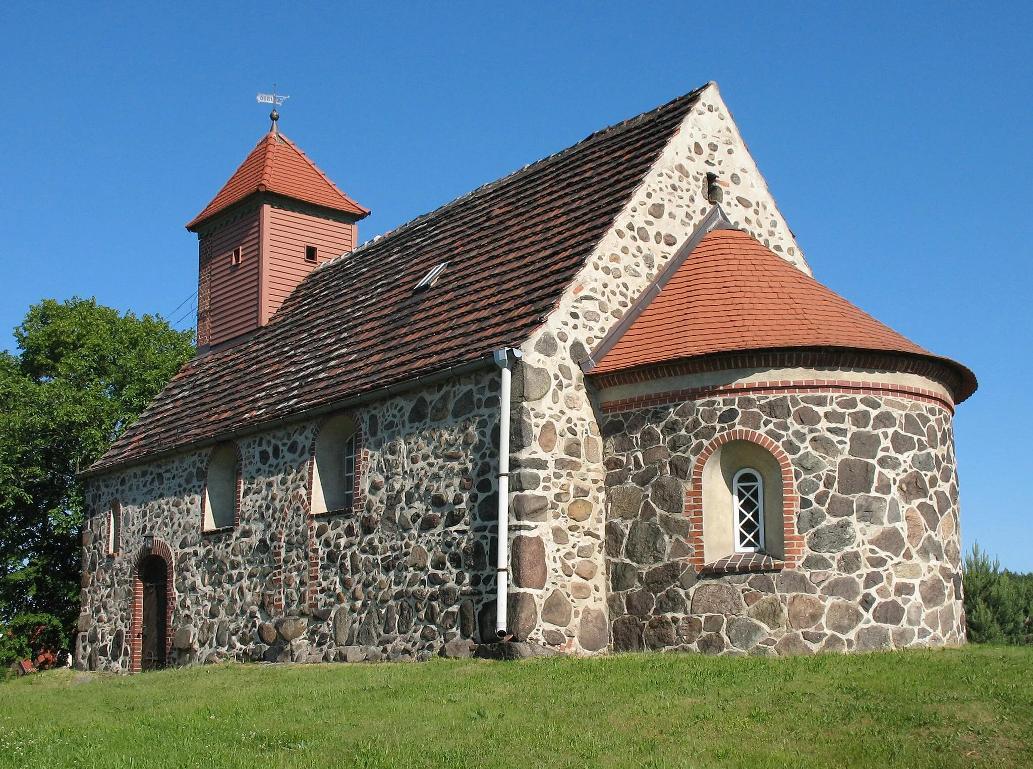 Photo showing: Church in Klein Marzehns (municipality en:Rabenstein) in Brandenburg, Germany