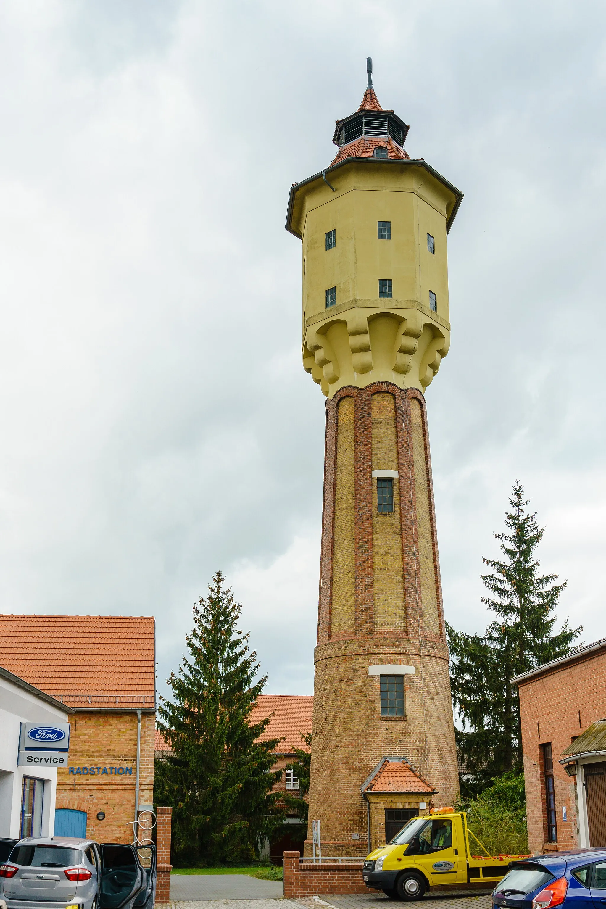 Photo showing: Wasserturm zwischen Großstraße und Vogelgesangstraße in Treuenbrietzen